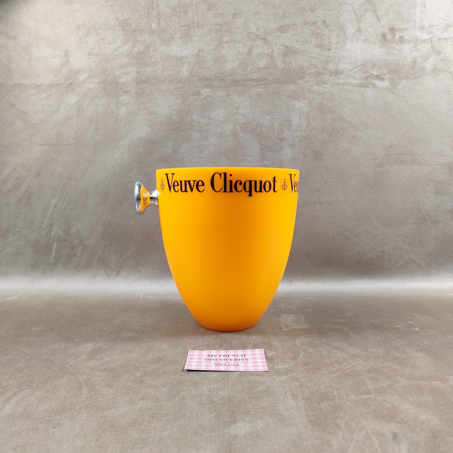 Seau à champagne Veuve Clicquot en plastique orange Poignée argent Vintage bar