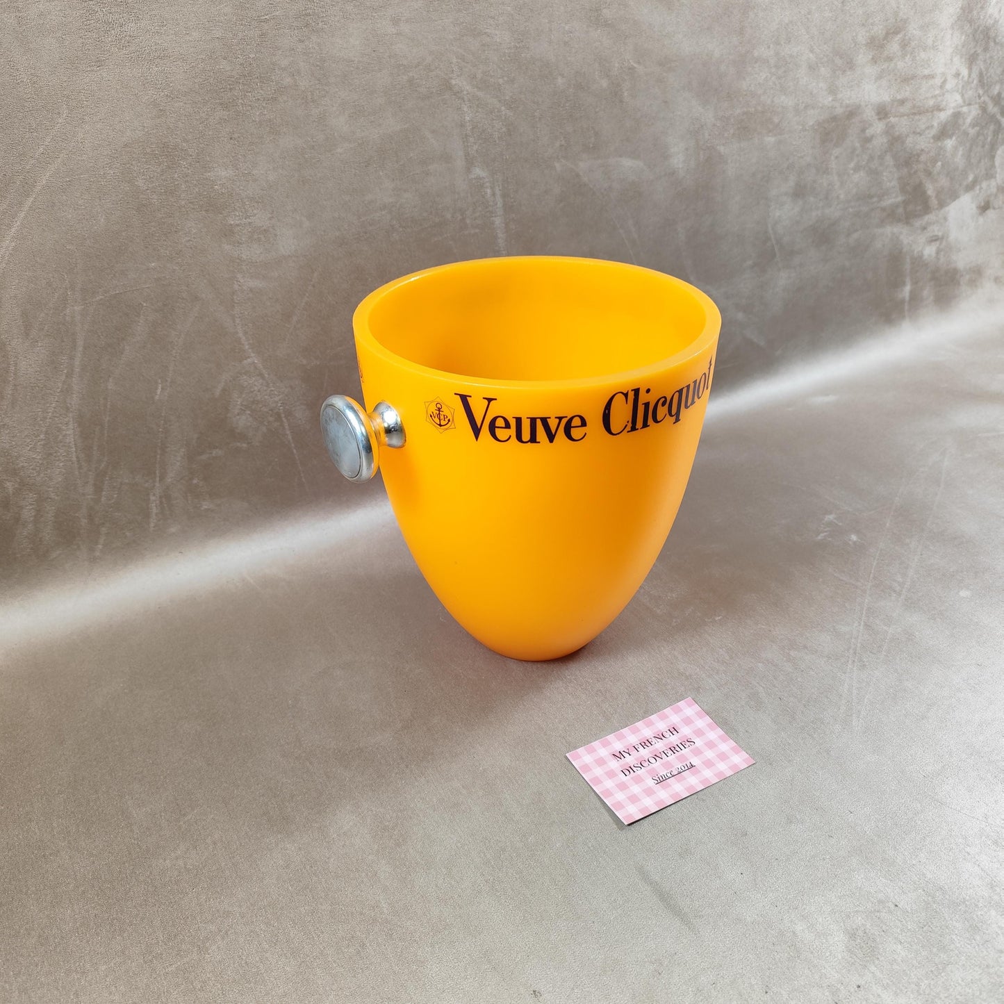 Seau à champagne Veuve Clicquot en plastique orange Poignée argent Vintage bar