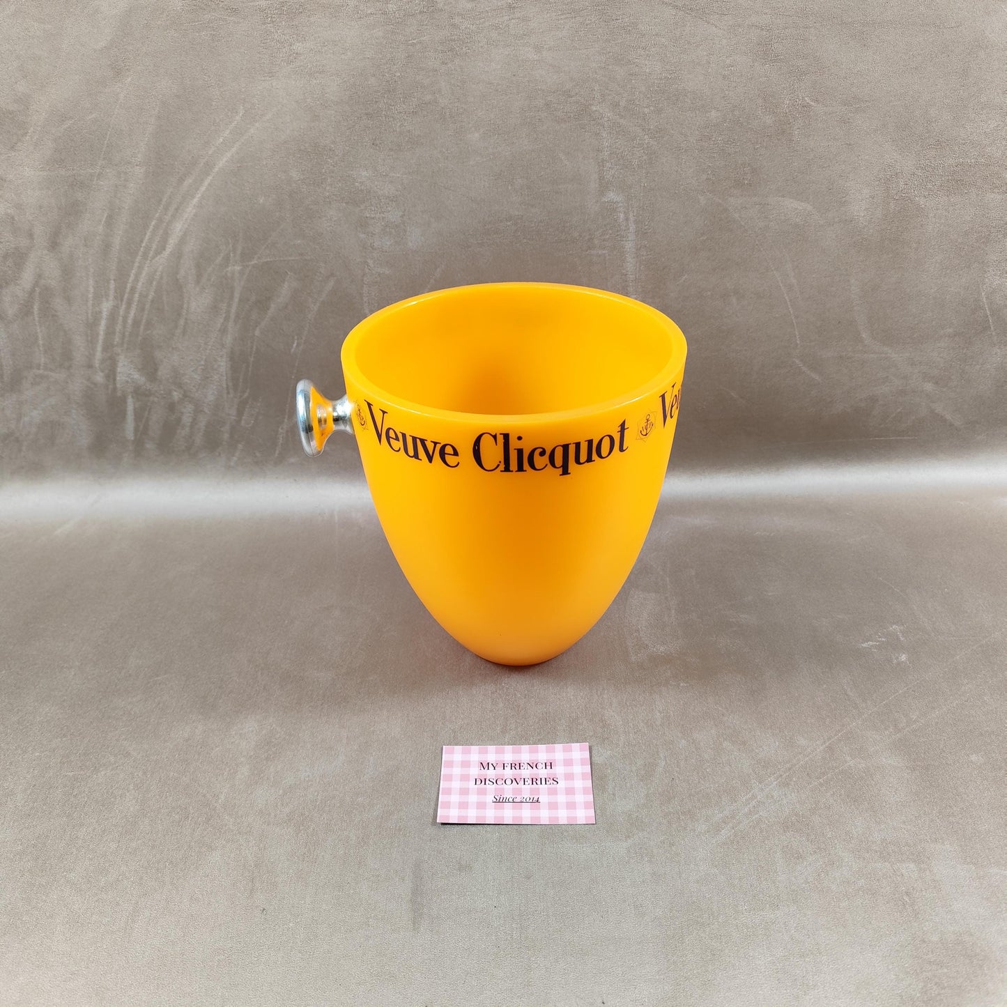 Seau à champagne Veuve Clicquot en plastique orange Poignée argent Vintage bar