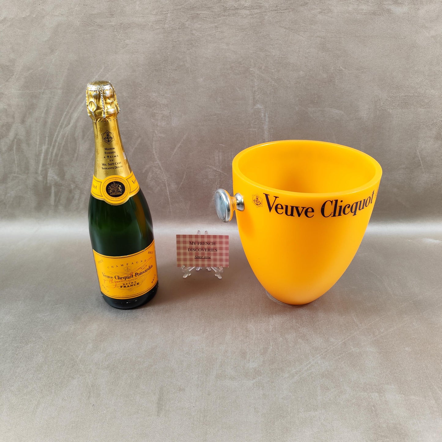 Seau à champagne Veuve Clicquot en plastique orange Poignée argent Vintage bar