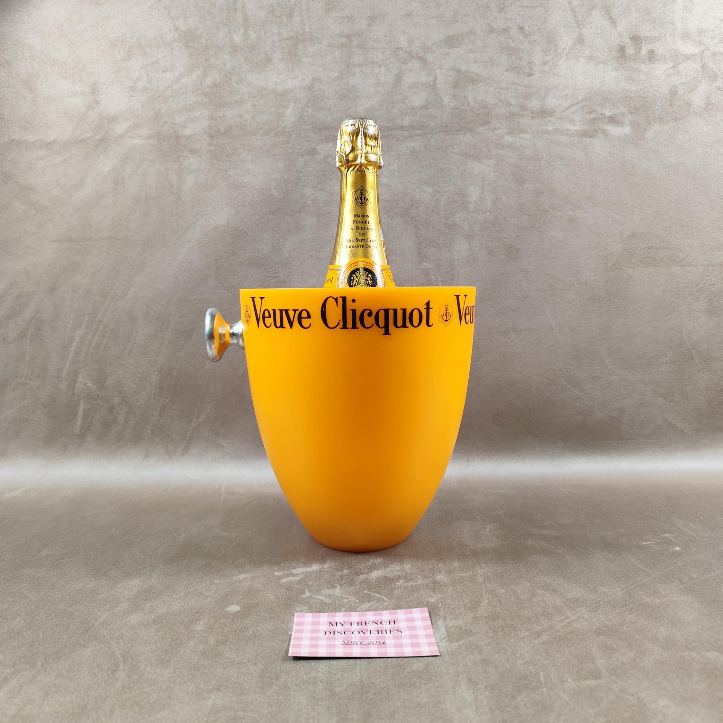 Seau à champagne Veuve Clicquot en plastique orange Poignée argent Vintage bar