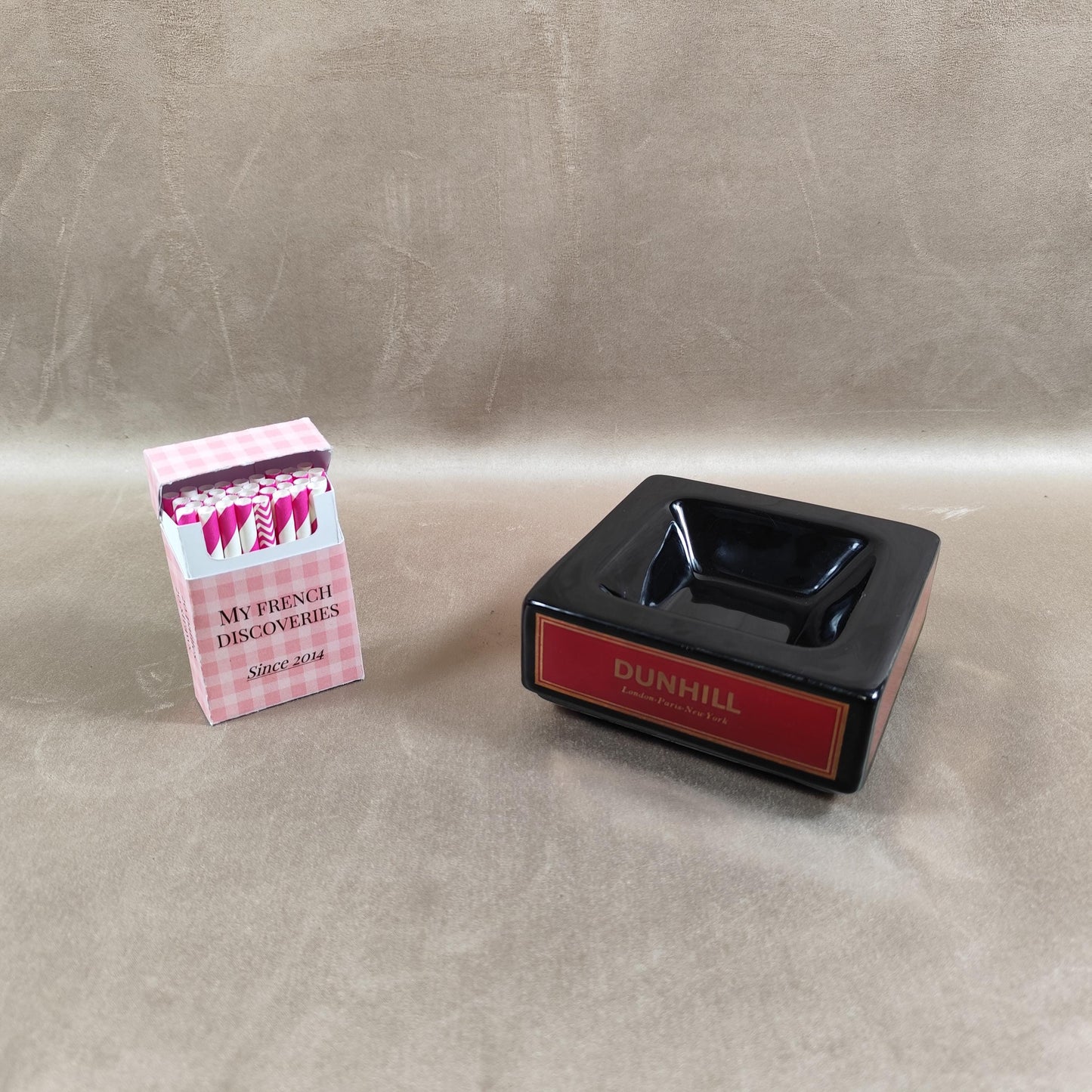 Cendrier carré Dunhill en céramique noire Objet publicitaire vintage