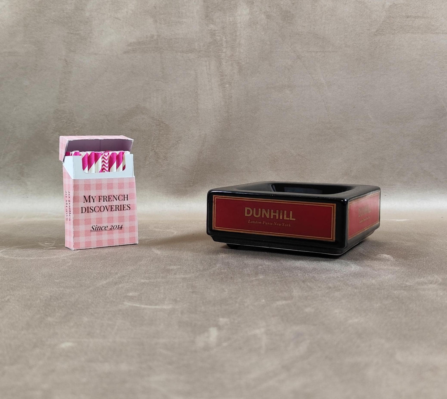 Cendrier carré Dunhill en céramique noire Objet publicitaire vintage