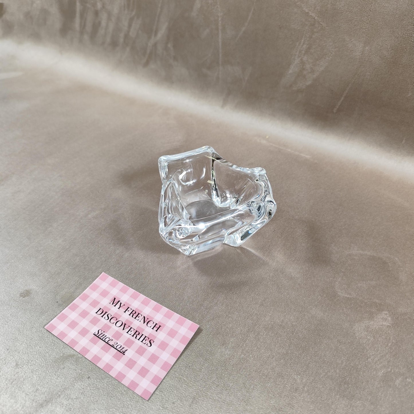 Cendrier en cristal Daum signé Modèle triangulaire Cristal français vintage