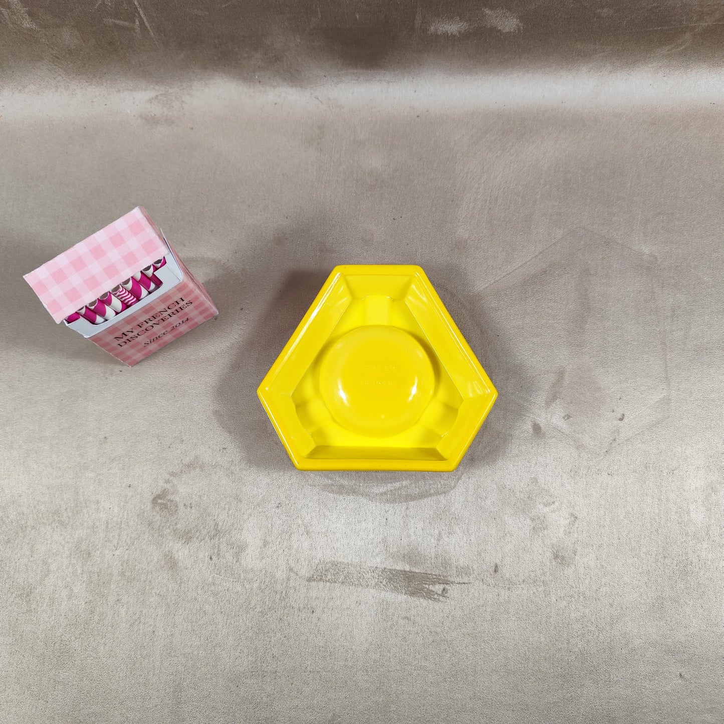 Cendrier Suze jaune en verre Opalex Objet publicitaire vintage Bar bistrot