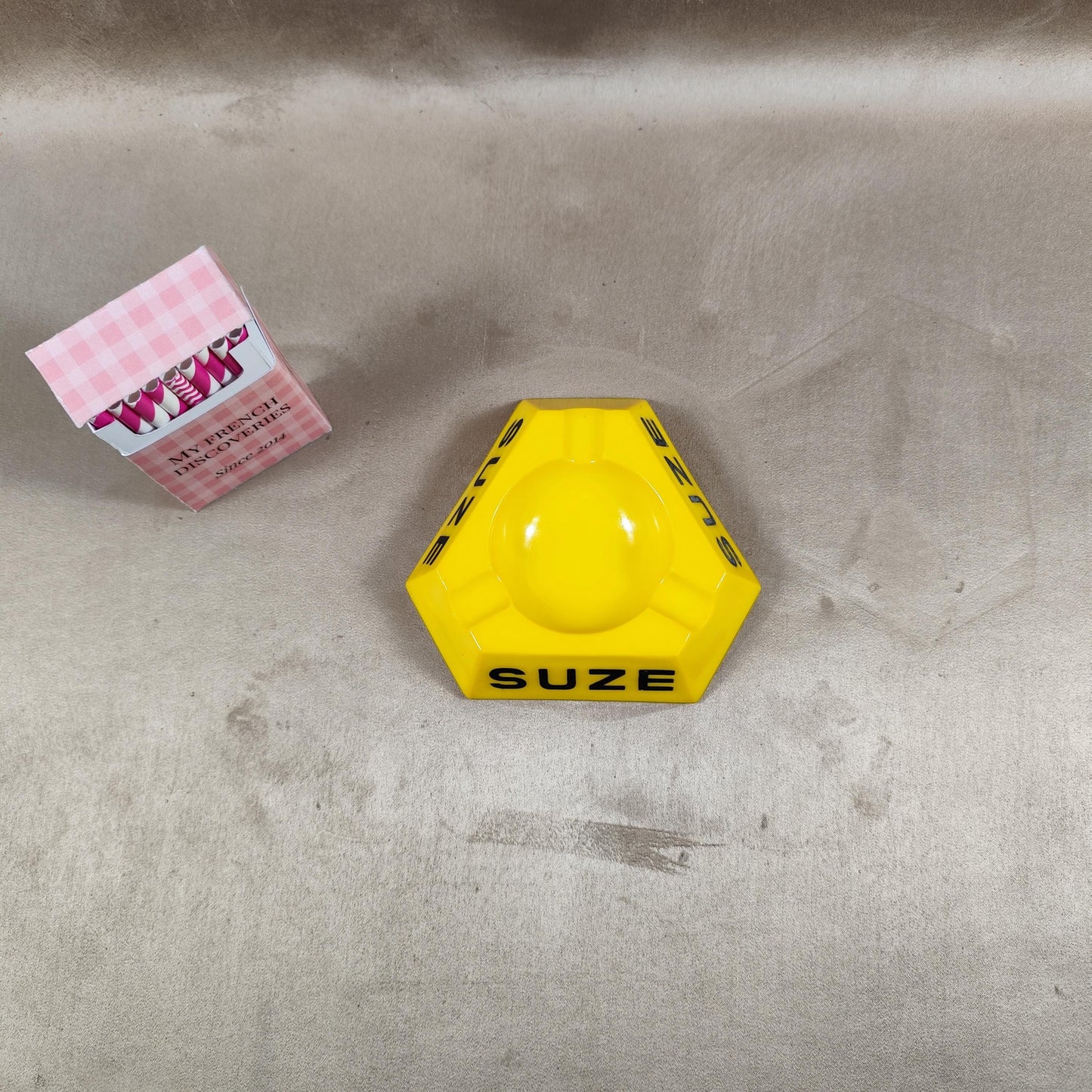 Cendrier Suze jaune en verre Opalex Objet publicitaire vintage Bar bistrot