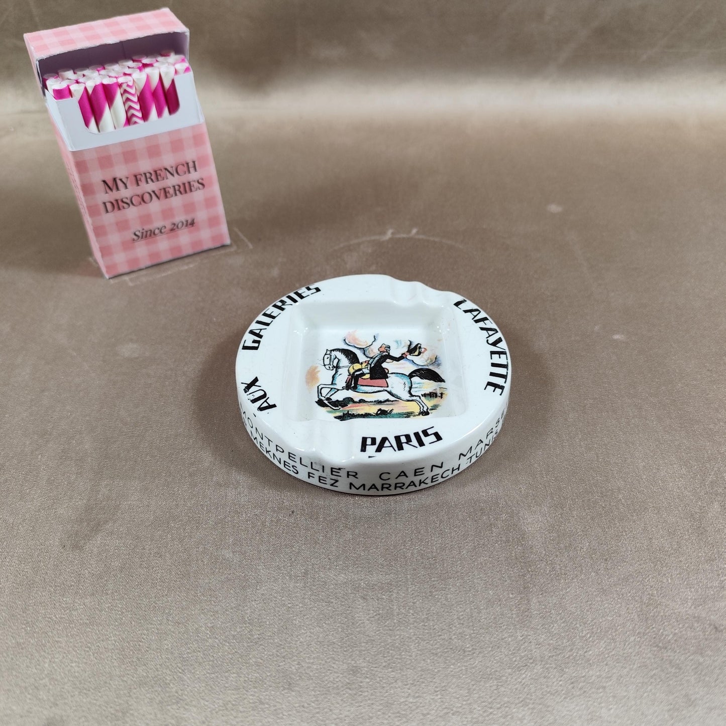 Cendrier Galeries Lafayette Paris en faïence Édition La Maîtrise Vintage