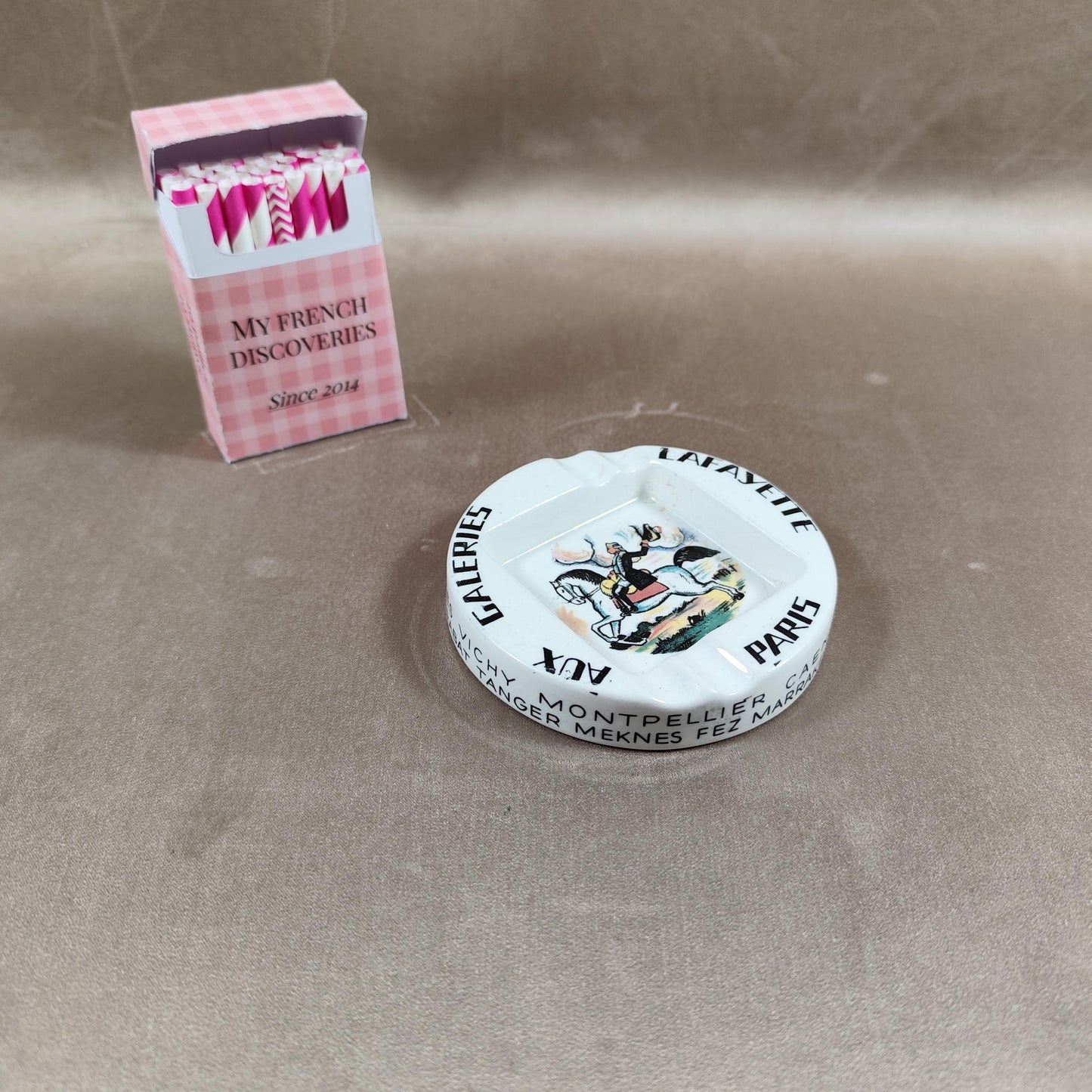 Cendrier Galeries Lafayette Paris en faïence Édition La Maîtrise Vintage