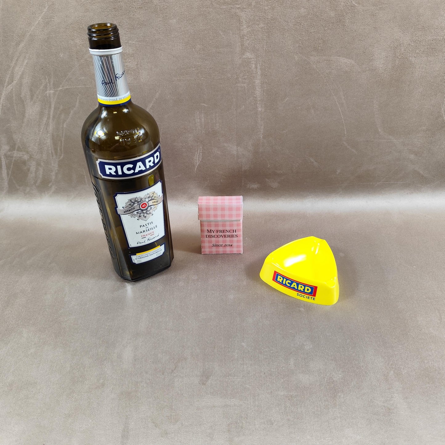 Cendrier Ricard Société jaune en plastique Objet publicitaire vintage Bar bistrot