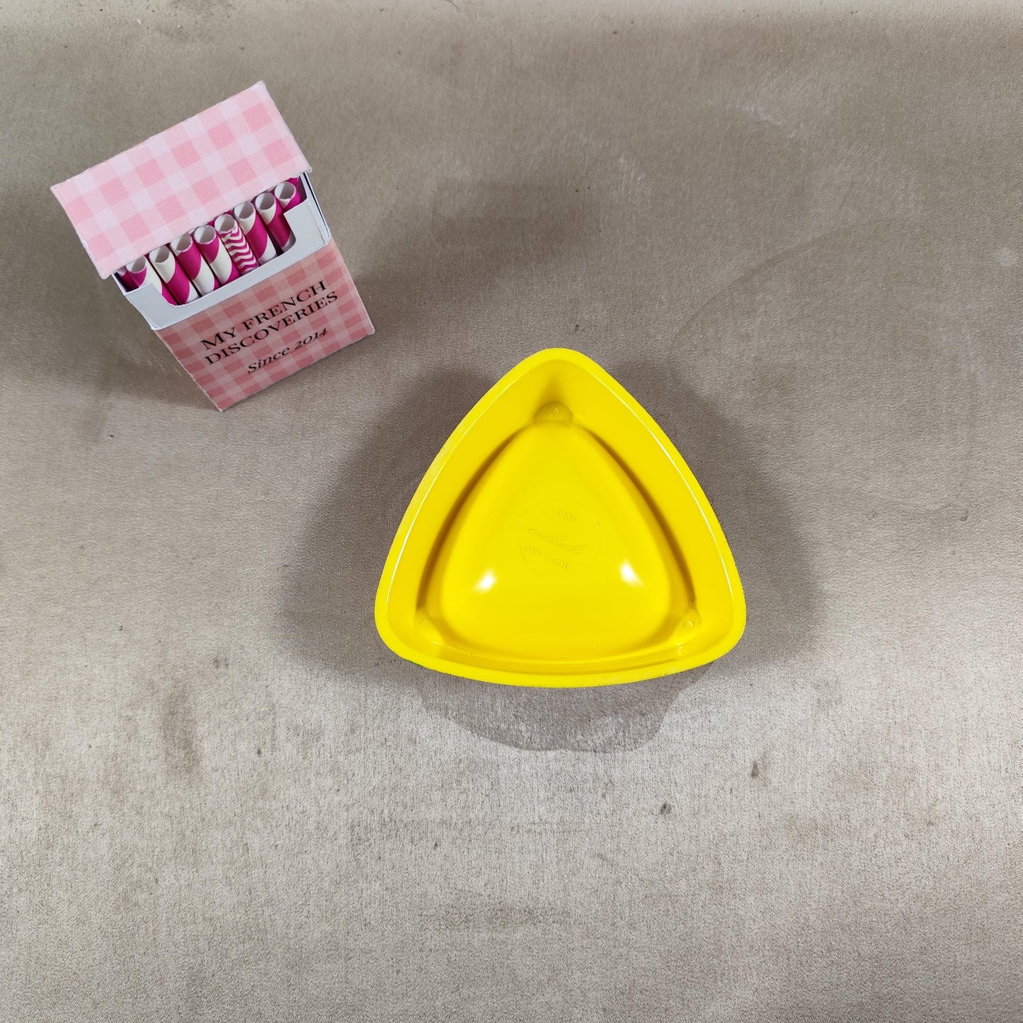 Cendrier Ricard Société jaune en plastique Objet publicitaire vintage Bar bistrot