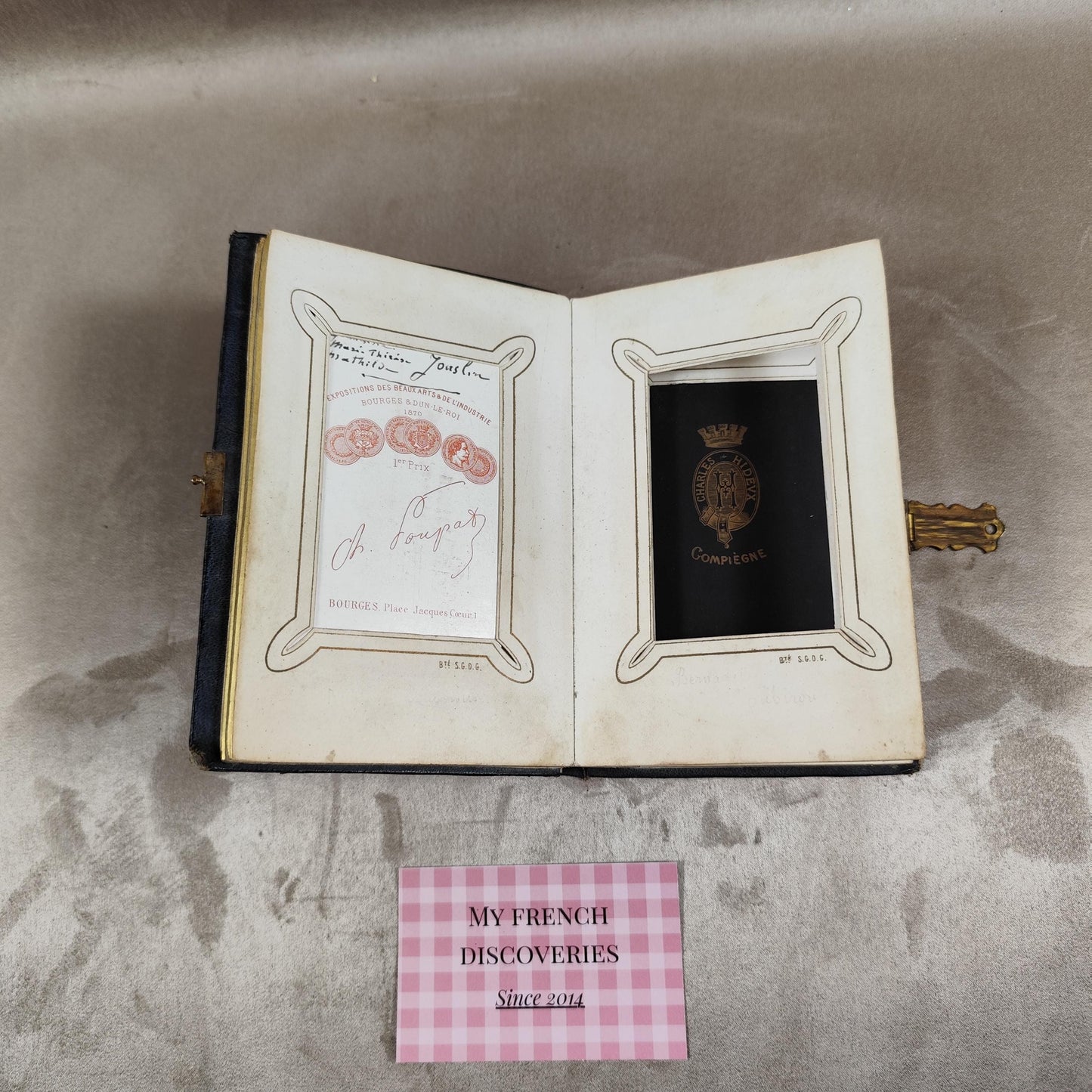 Album photo ancien en cuir avec fermoir en laiton Fin XIXe siècle Photographies anciennes