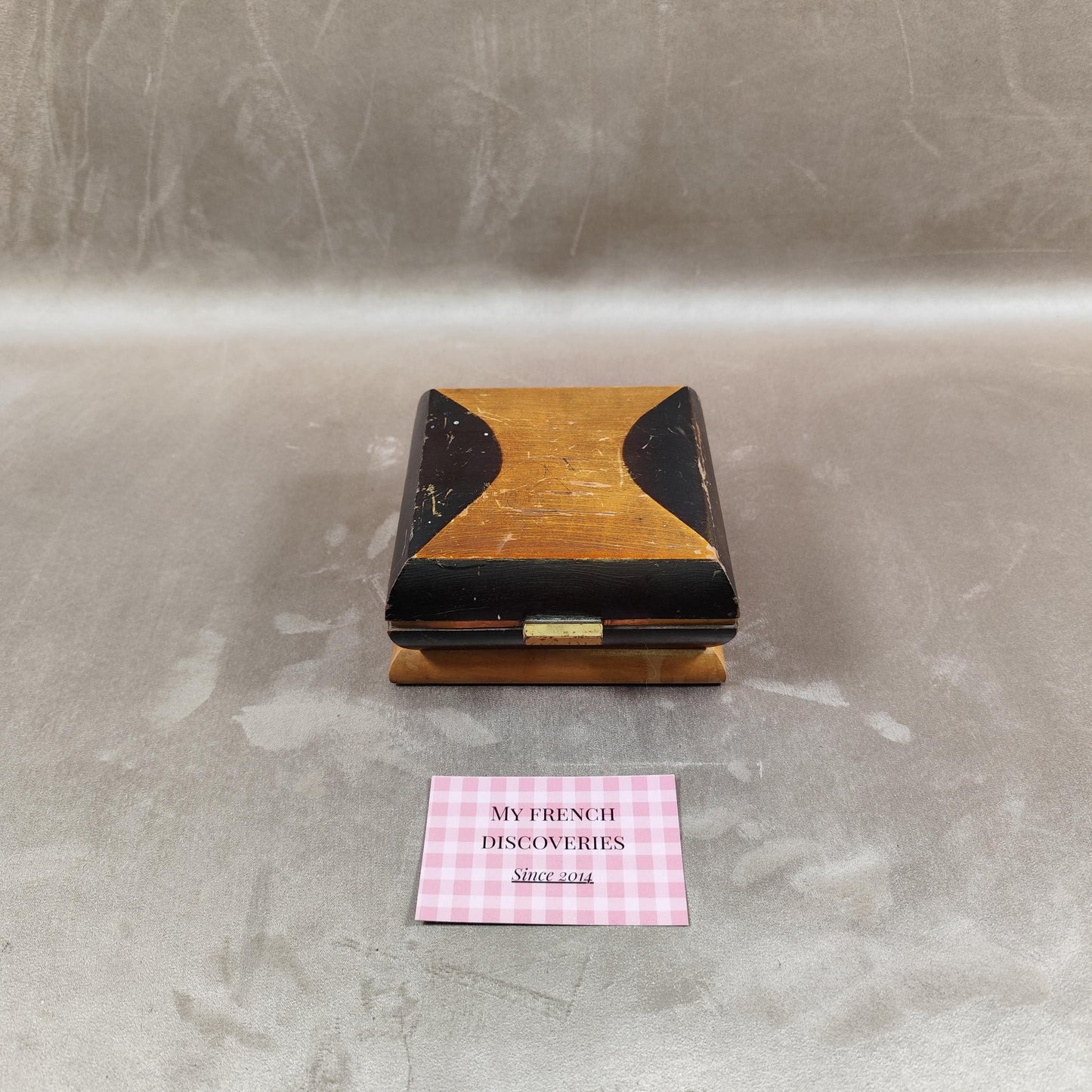 Distributeur à cigarettes ancien en bois Boîte mécanique vintage Accessoire fumeur