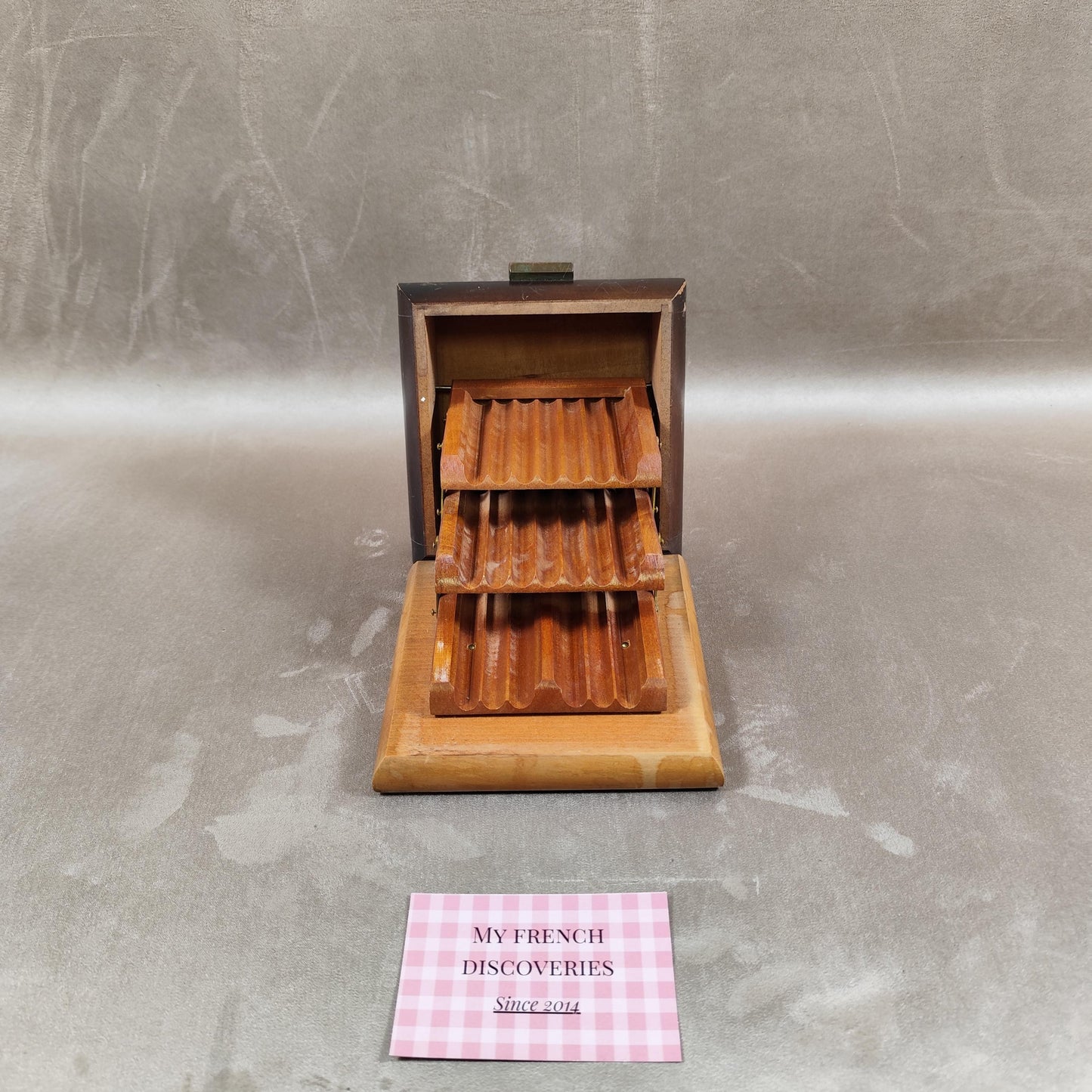 Distributeur à cigarettes ancien en bois Boîte mécanique vintage Accessoire fumeur