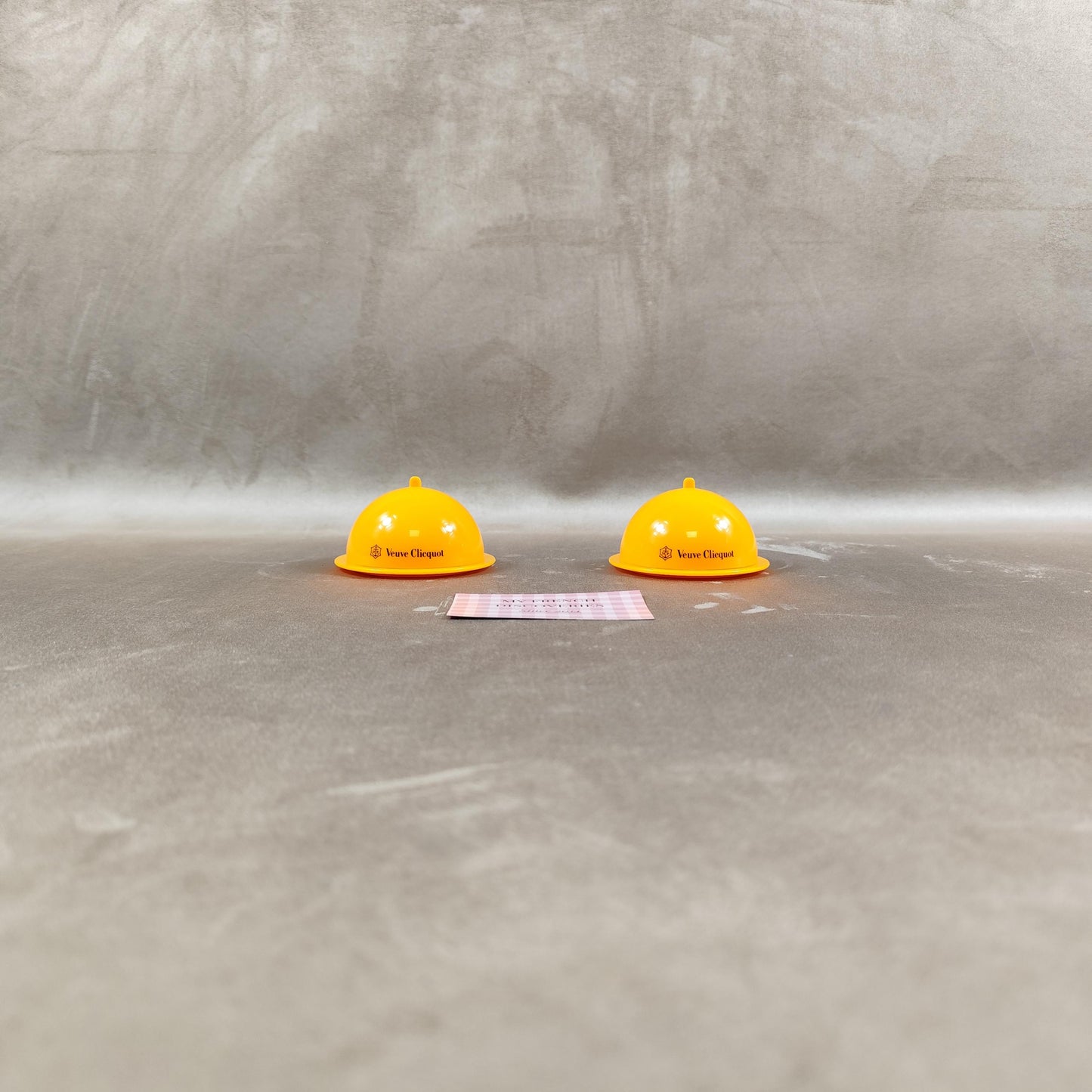 Ensemble de 2 mini-beurriers Veuve Clicquot en plastique jaune Accessoires champagne