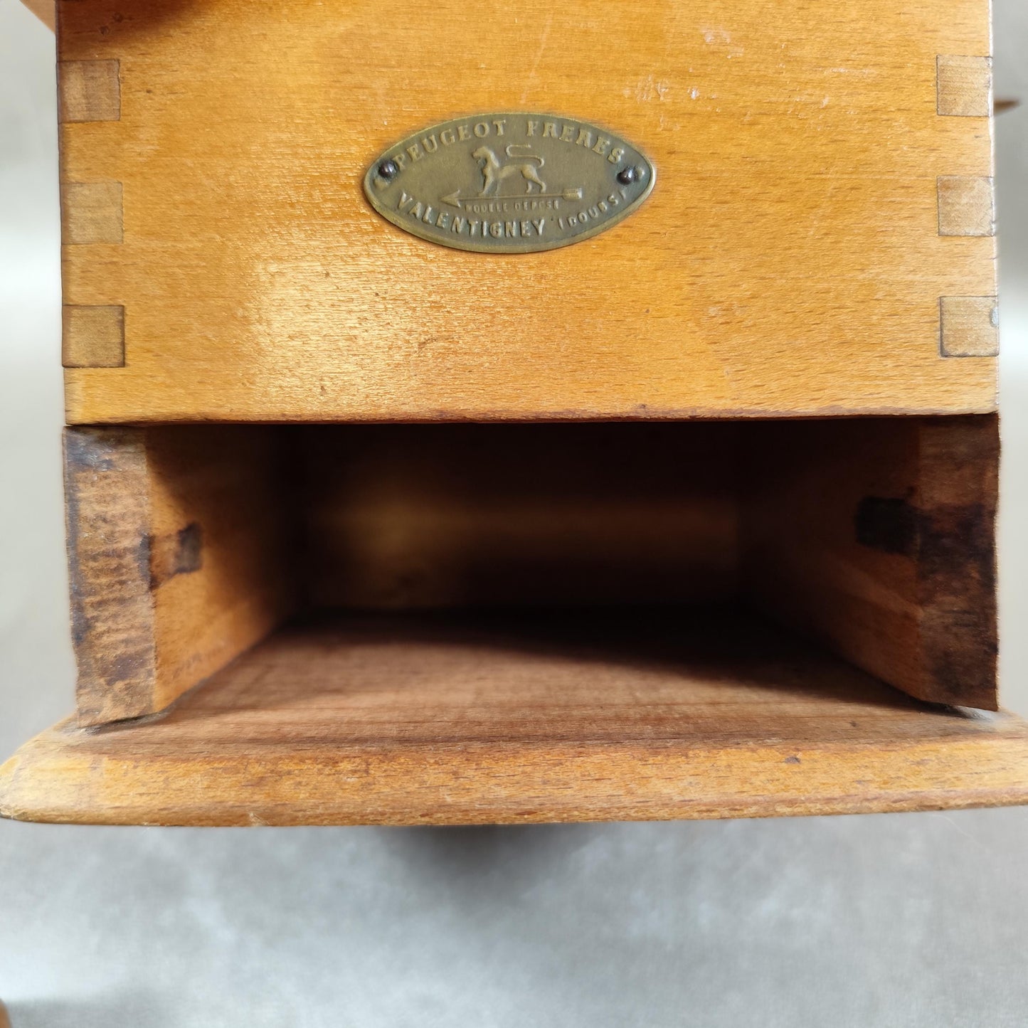 Moulin à café Peugeot Frères Valentigney en bois Modèle déposé Ancien