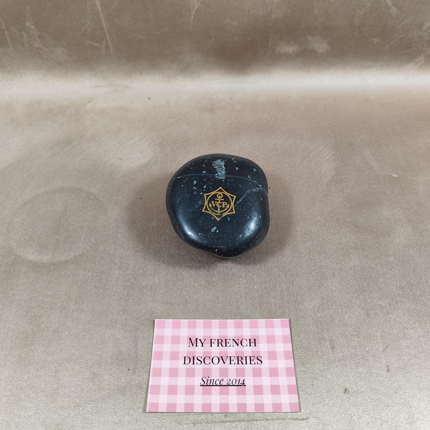 Presse-papiers Veuve Clicquot en pierre noire Objet publicitaire Champagne