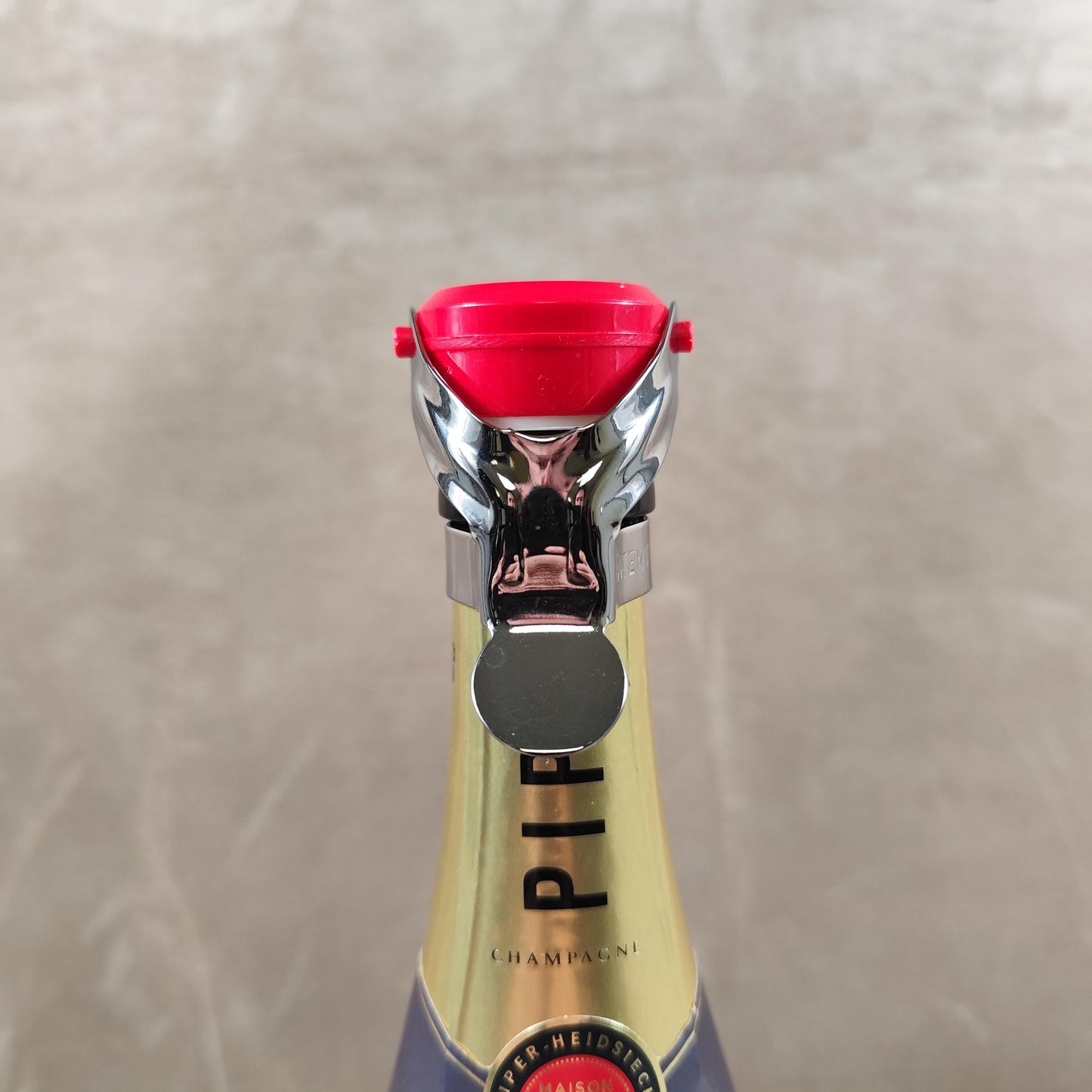 Bouchon stoppeur de champagne Piper-Heidsieck Plastique rouge et métal Accessoire bar