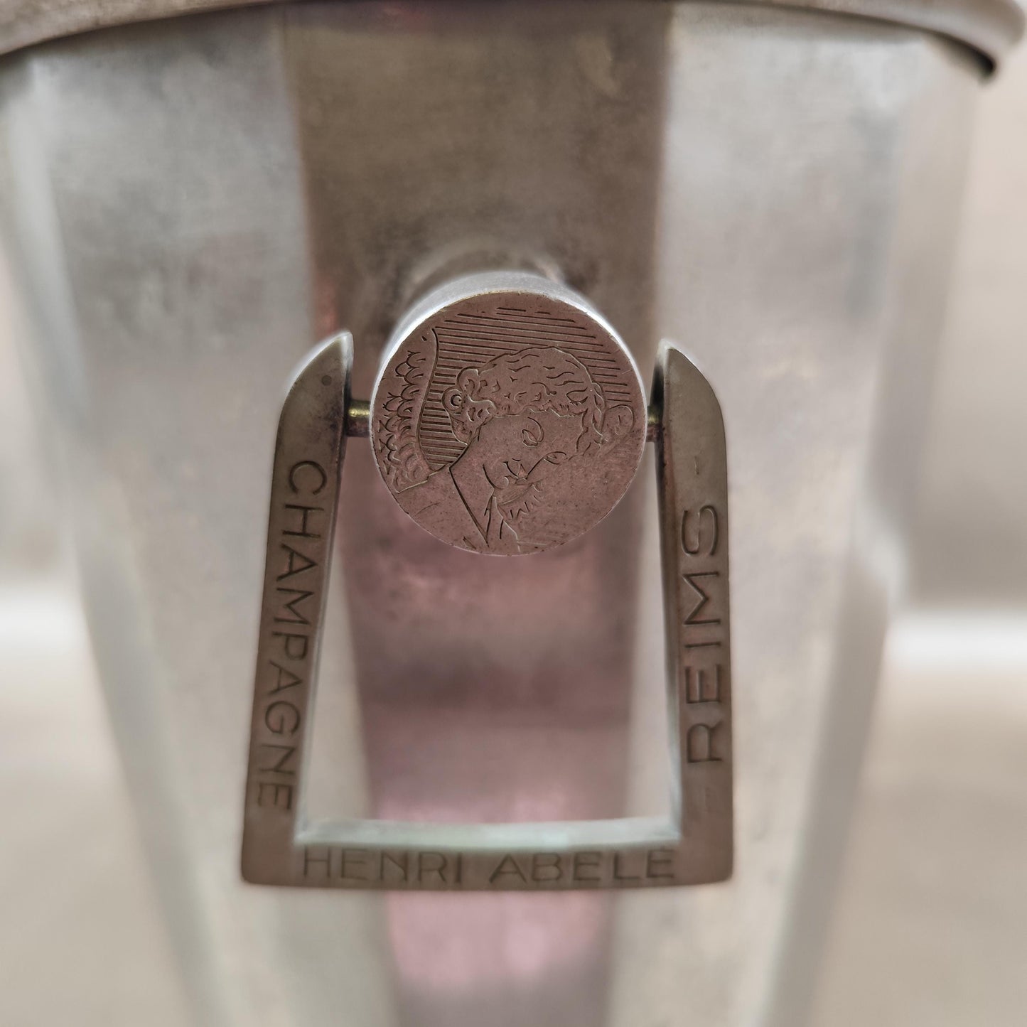 RARE Seau à champagne Henri Abelé par André Leroy T.L en métal Vintage