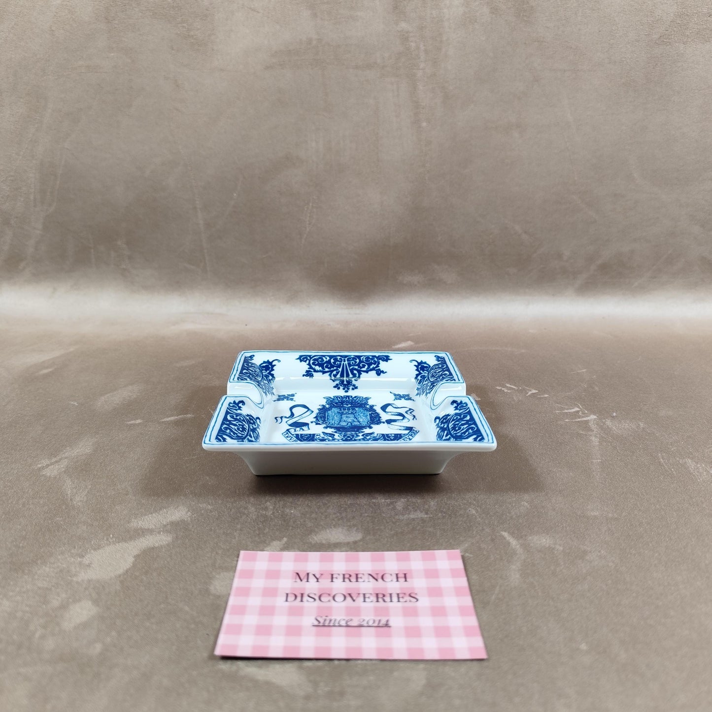 VERY RARE Cendrier La Tour dArgent en porcelaine de Limoges Décor bleu Paris