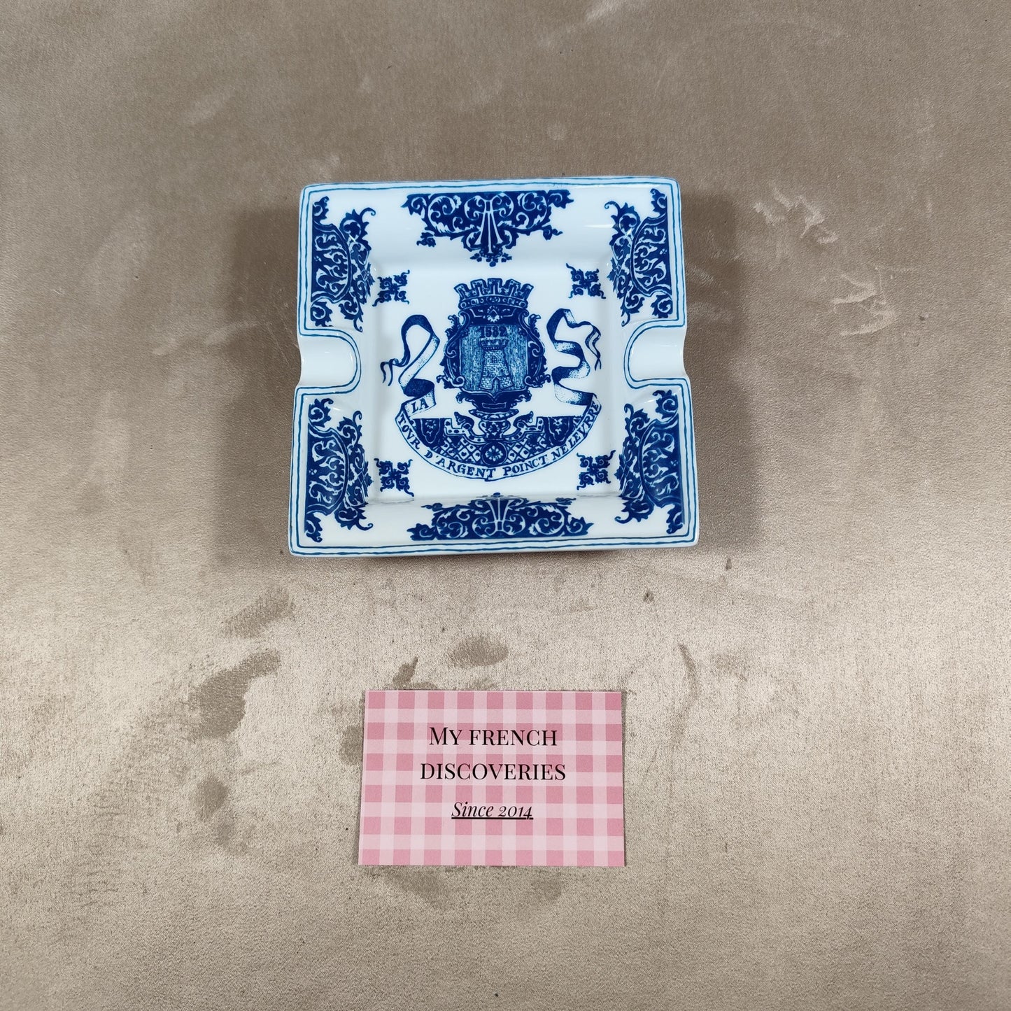 VERY RARE Cendrier La Tour dArgent en porcelaine de Limoges Décor bleu Paris