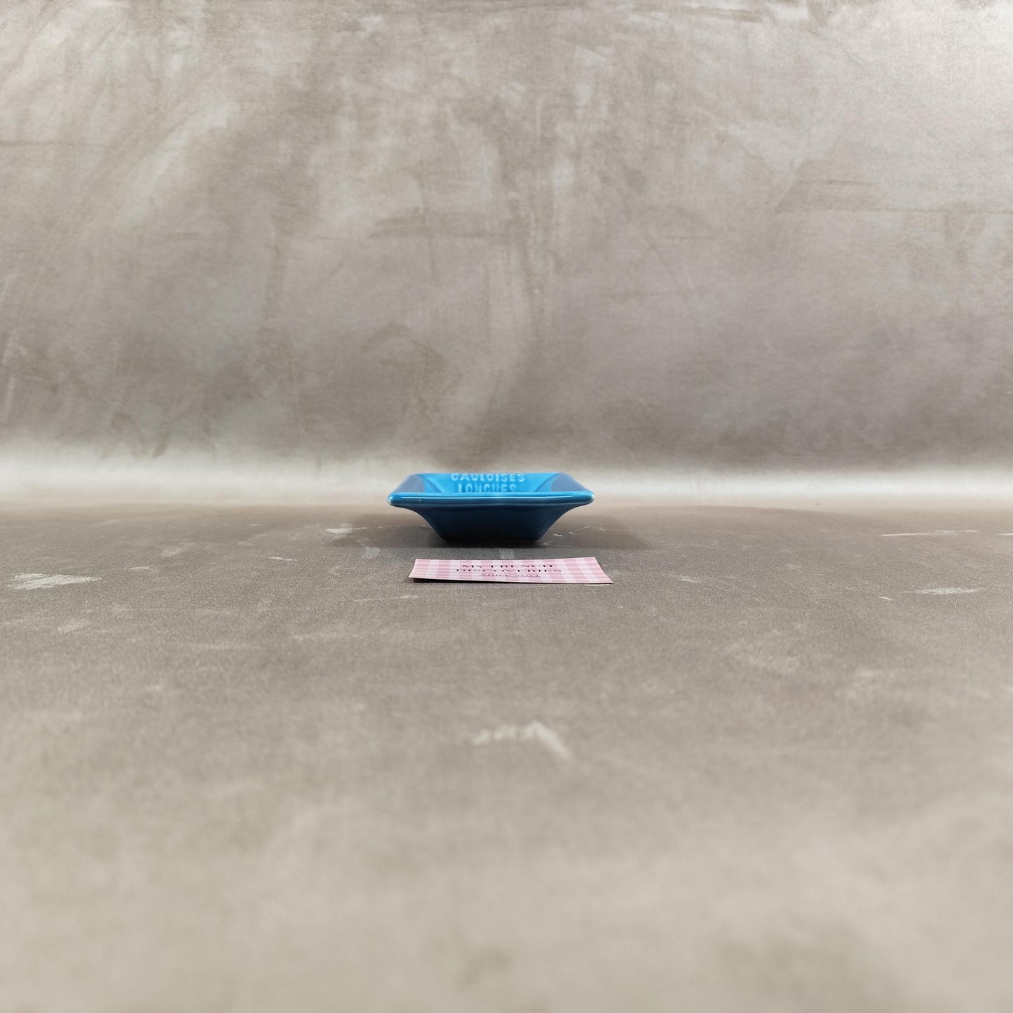 Cendrier publicitaire Gauloises Longues en faïence bleue GIEN France