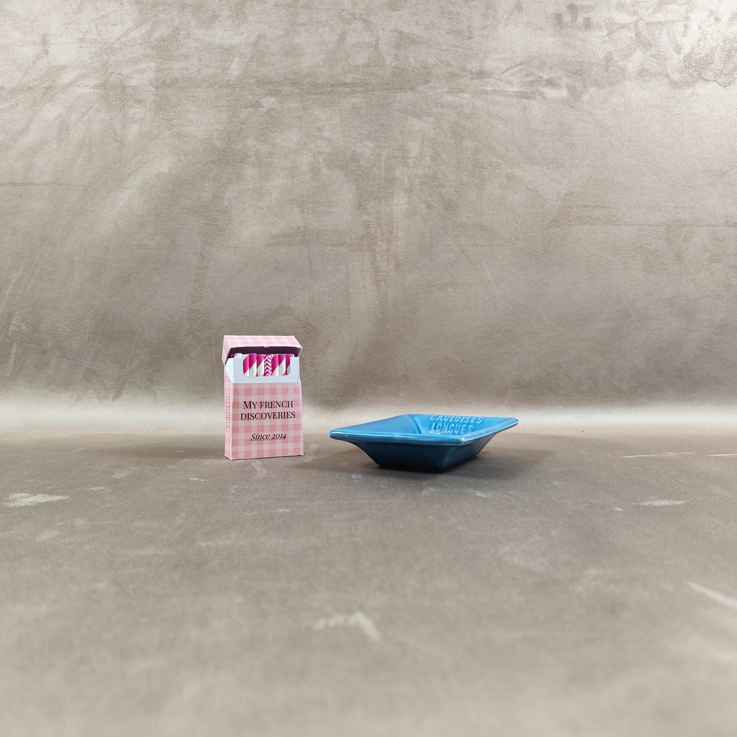 Cendrier publicitaire Gauloises Longues en faïence bleue GIEN France