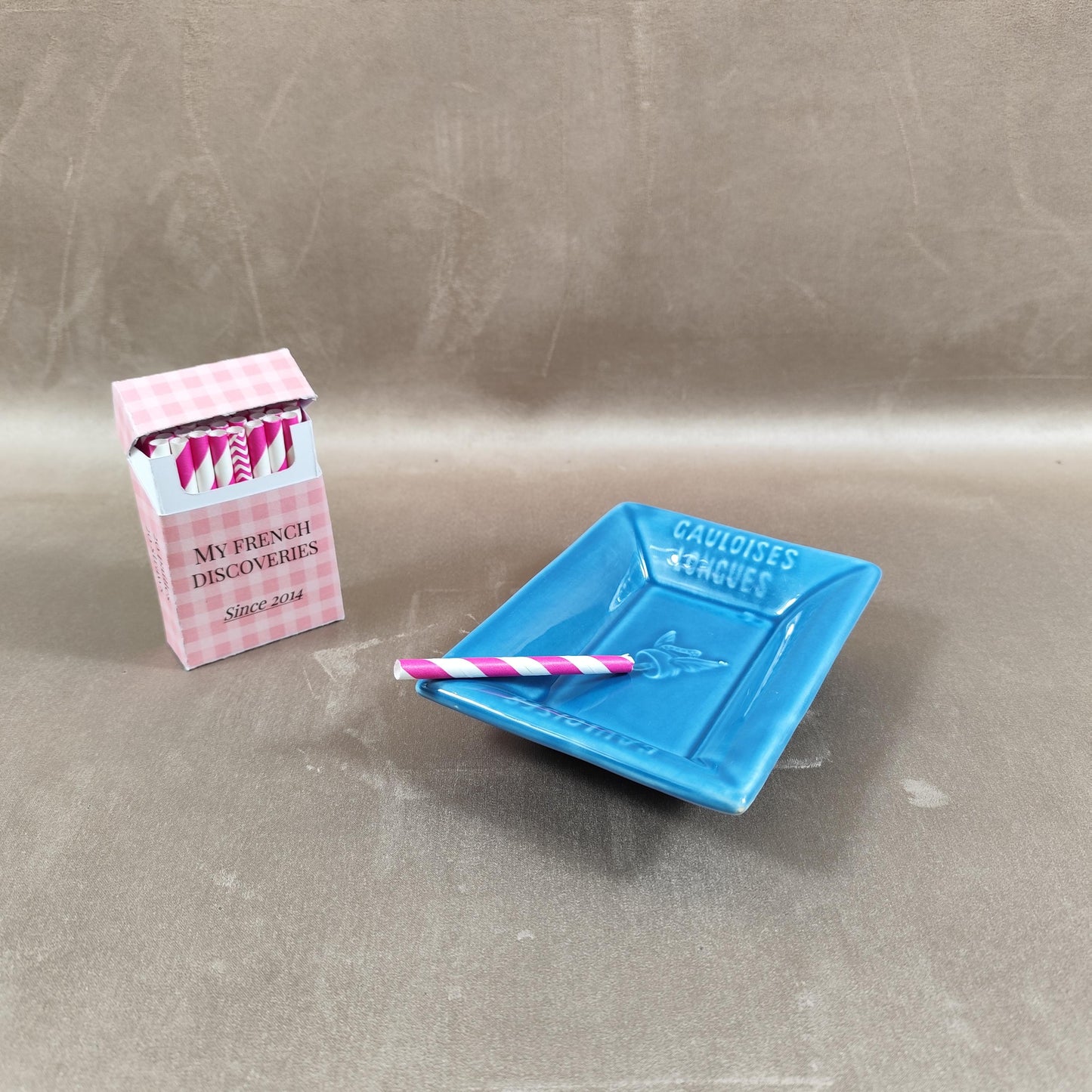 Cendrier publicitaire Gauloises Longues en faïence bleue GIEN France