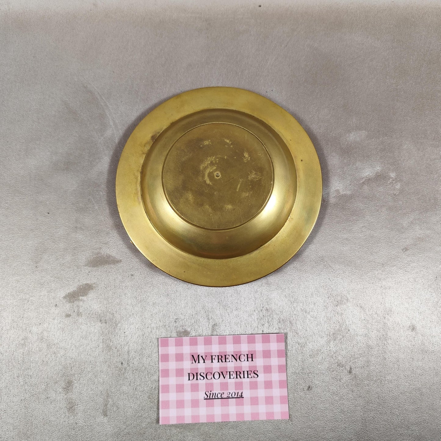 Cendrier ancien en laiton décor floral gravé Style Art nouveau