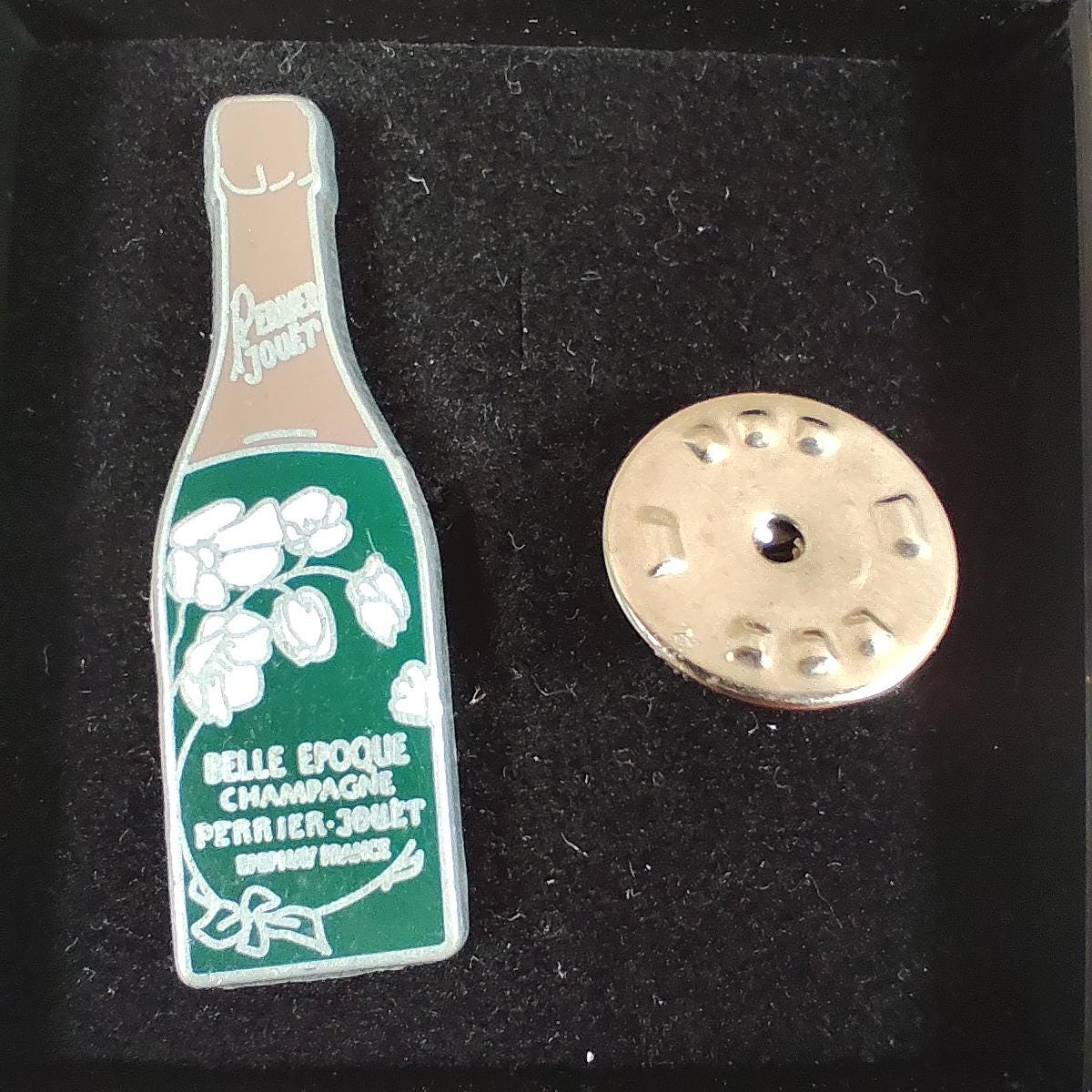 Pins Perrier-Jouët Belle Époque Champagne français Objet publicitaire