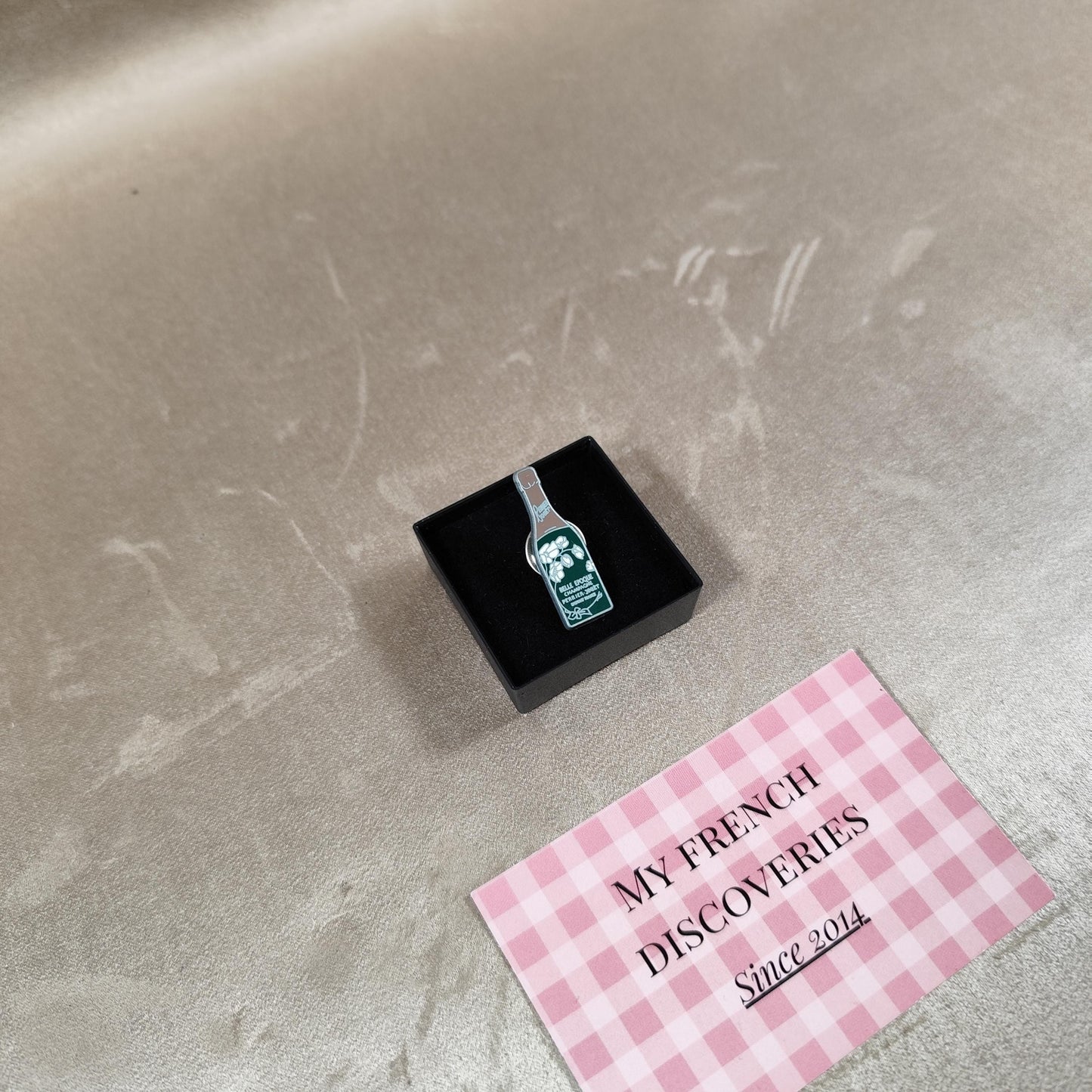 Pins Perrier-Jouët Belle Époque Champagne français Objet publicitaire