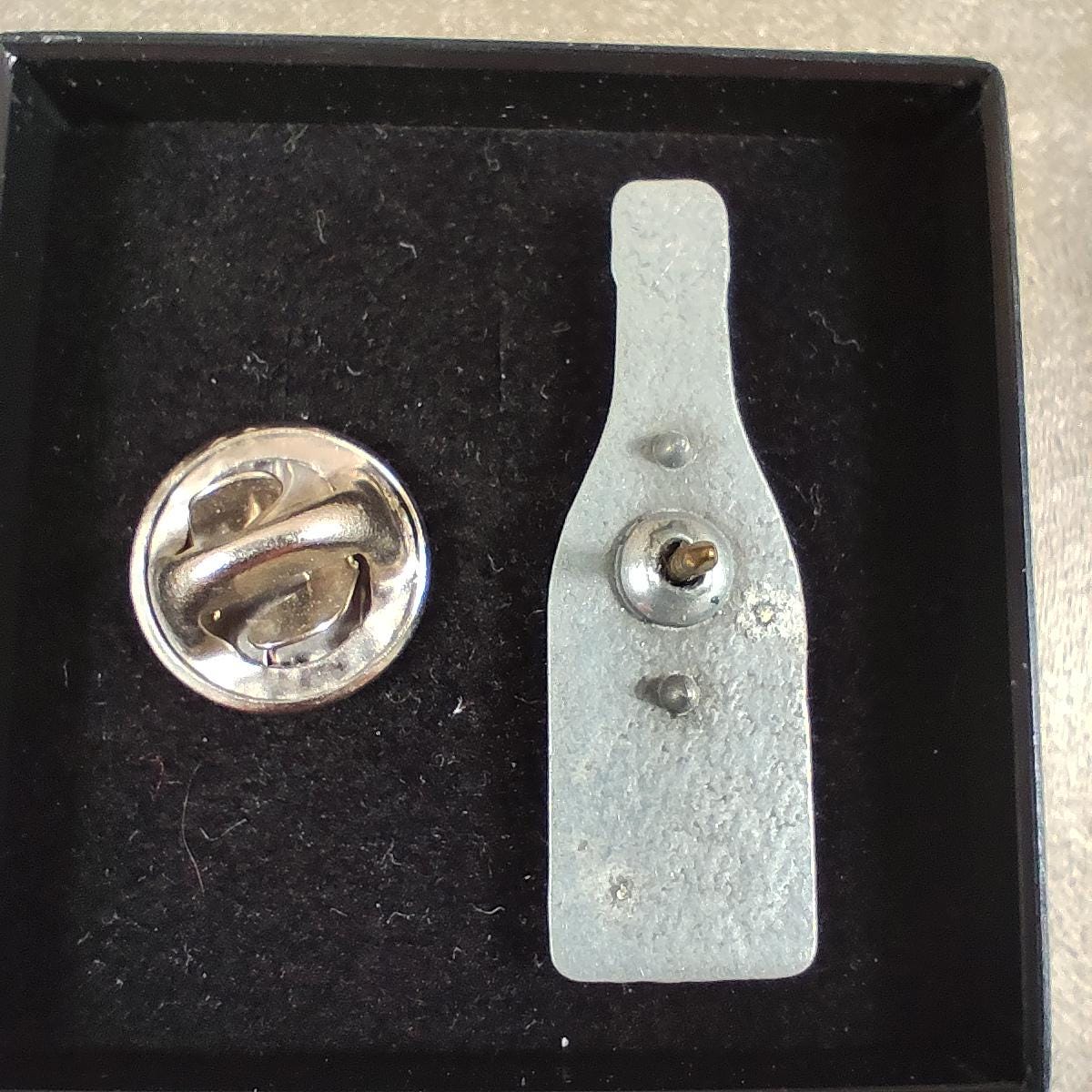 Pins Perrier-Jouët Belle Époque Champagne français Objet publicitaire