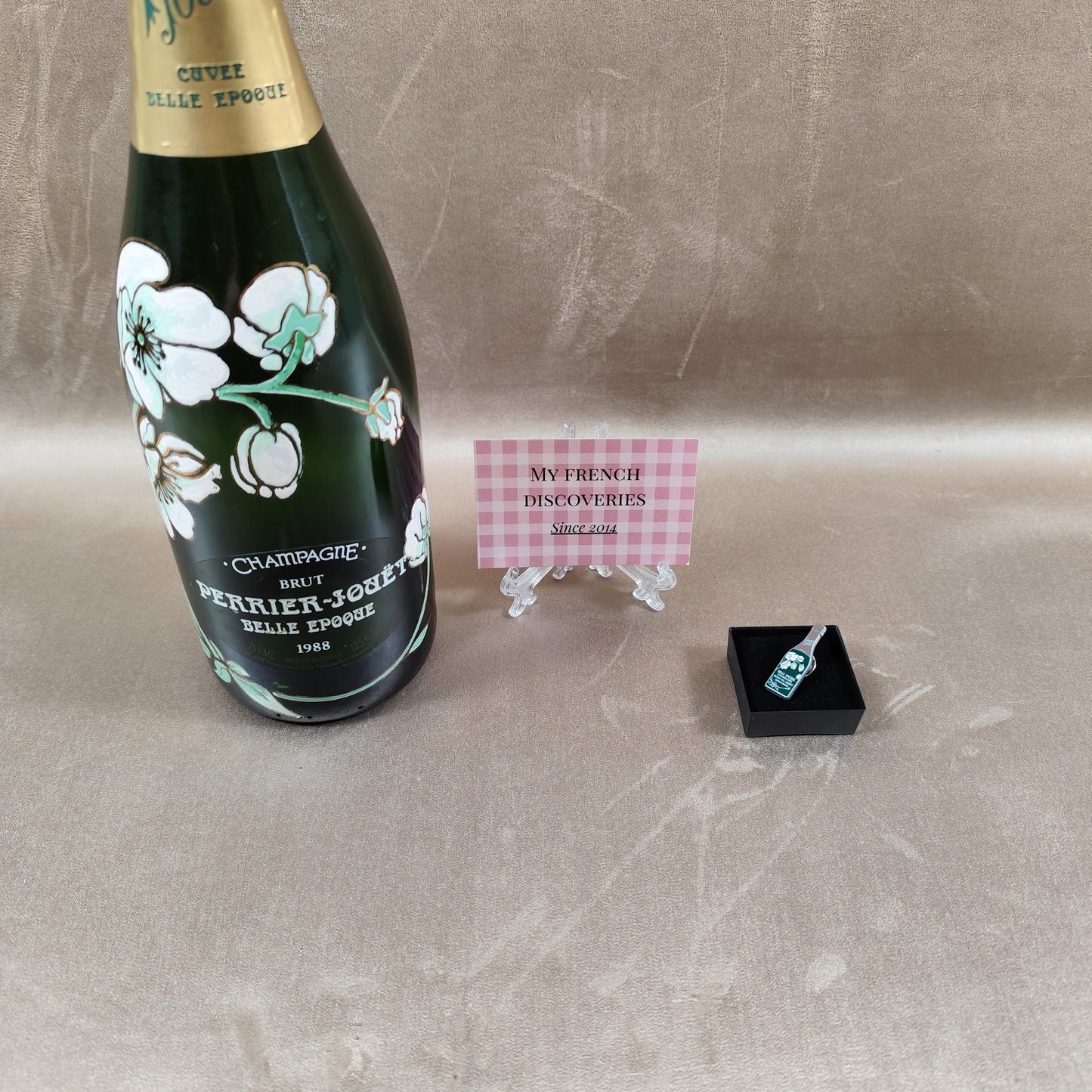 Pins Perrier-Jouët Belle Époque Champagne français Objet publicitaire