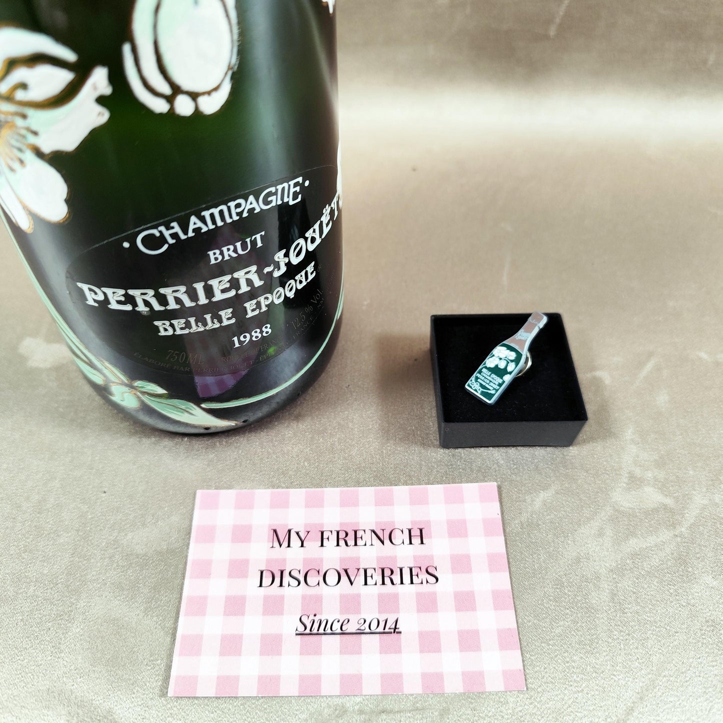 Pins Perrier-Jouët Belle Époque Champagne français Objet publicitaire