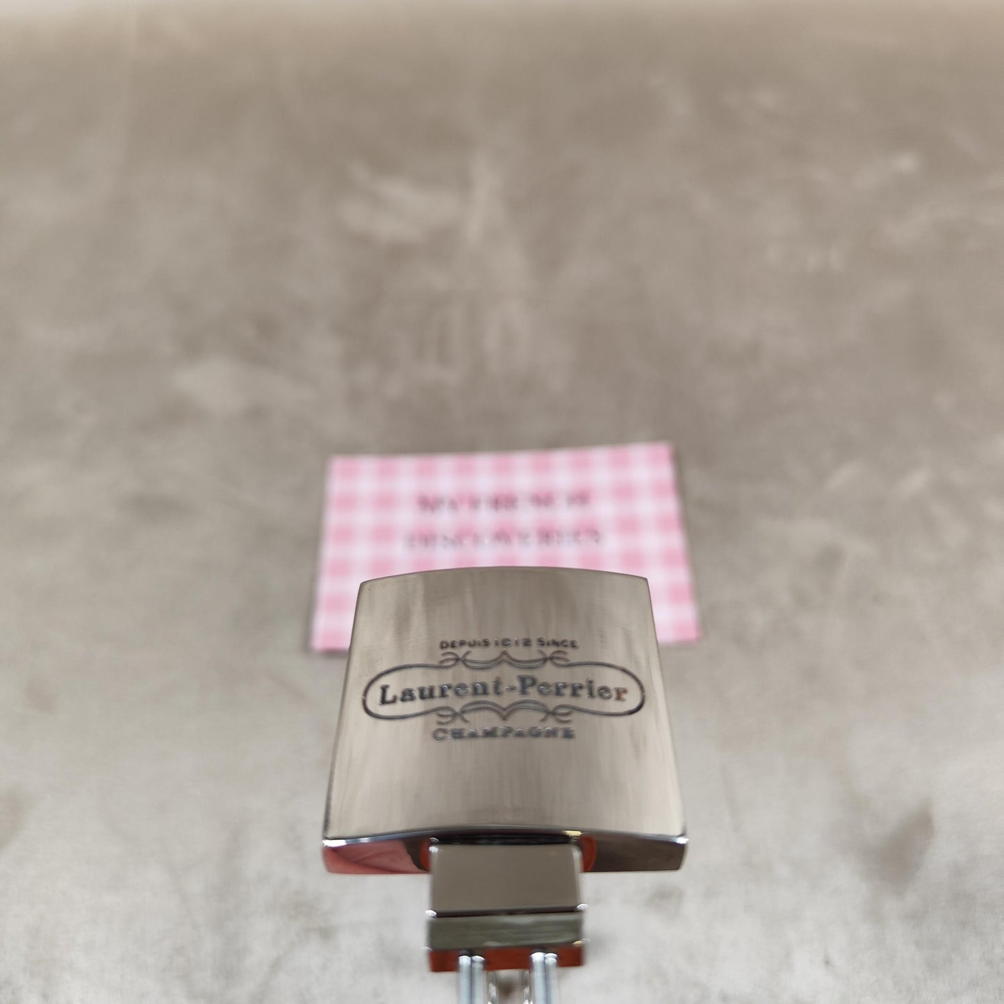 Accroche-sac de table Laurent-Perrier en métal chromé et effet cuir Accessoire publicitaire