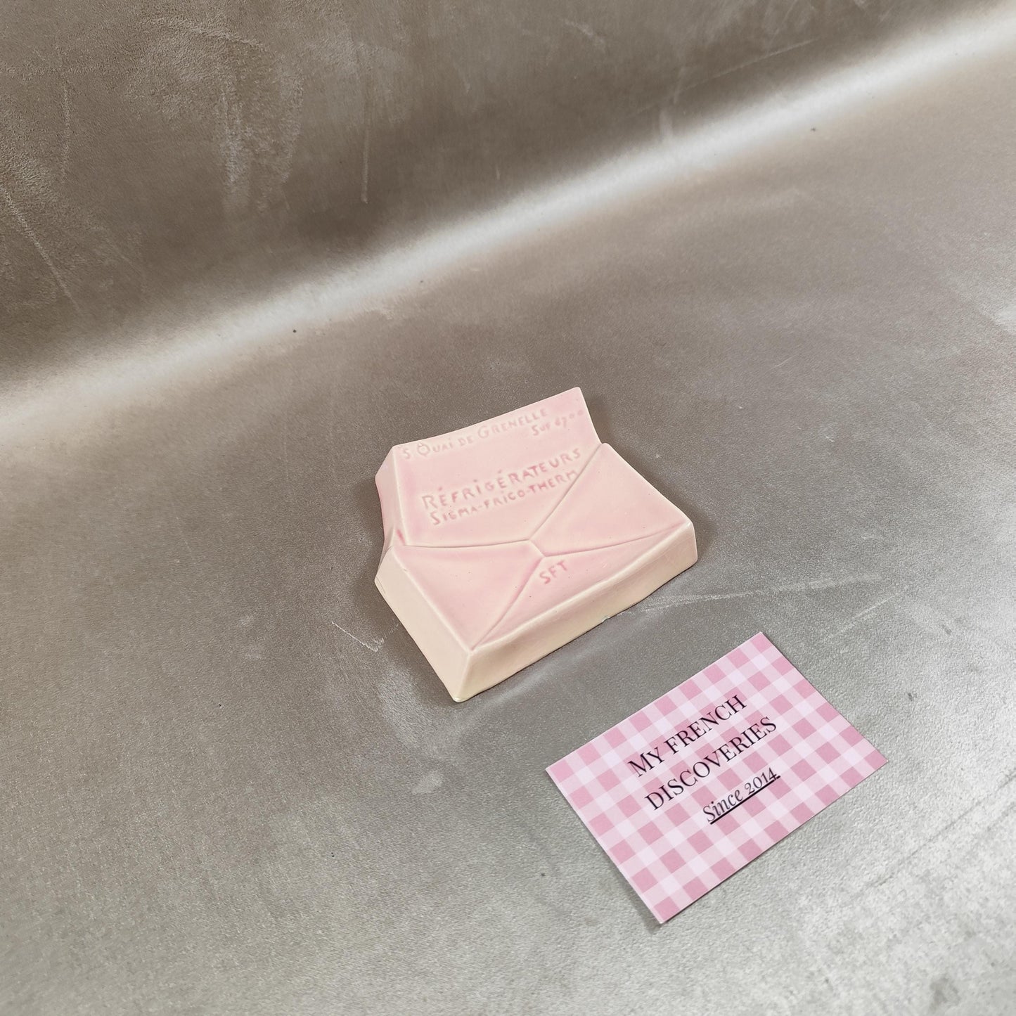 Cendrier publicitaire en porcelaine en forme denveloppe Réfrigérateurs Sigma-Frigo-Therm  Lyon