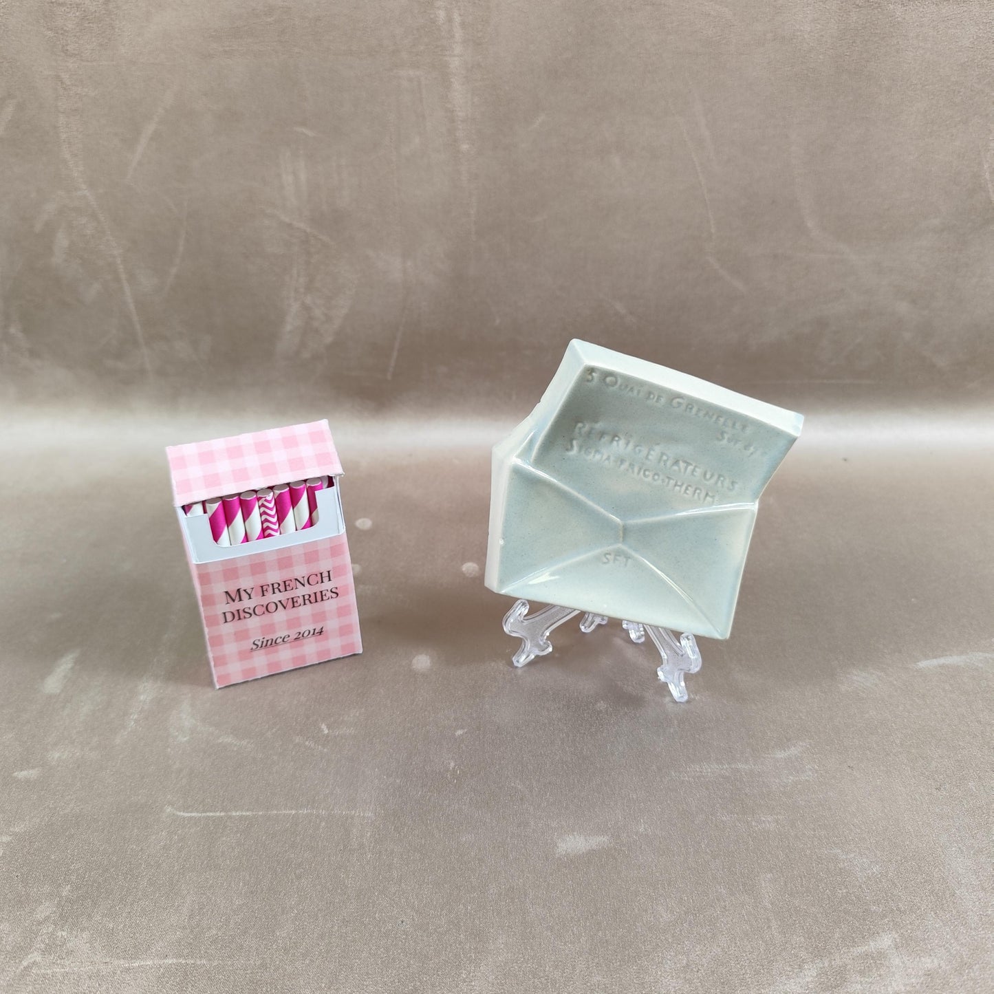 Cendrier publicitaire en porcelaine en forme denveloppe Réfrigérateurs Sigma-Frigo-Therm  Lyon