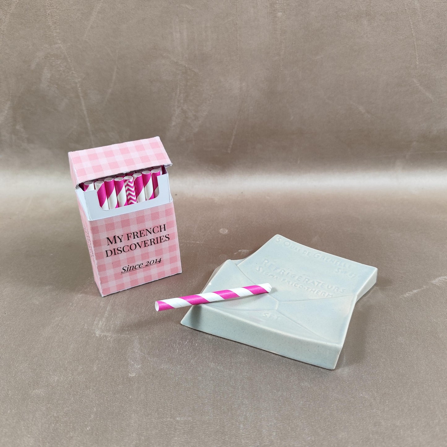 Cendrier publicitaire en porcelaine en forme denveloppe Réfrigérateurs Sigma-Frigo-Therm  Lyon