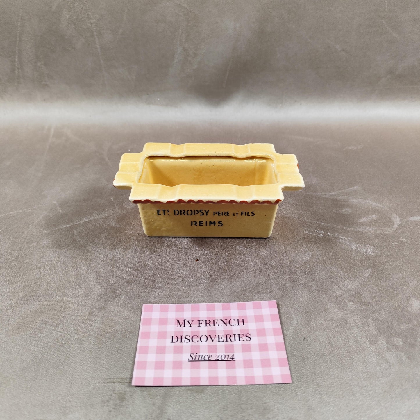 Cendrier publicitaire Dropsy Père et Fils en céramique Forme carton demballage Reims