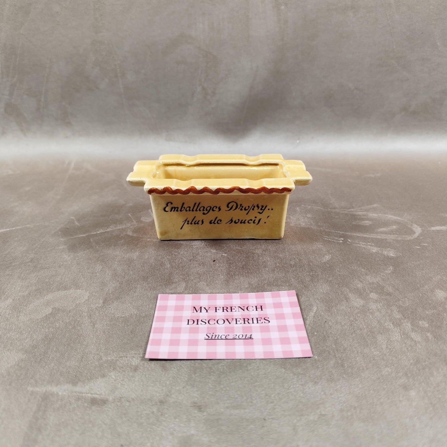 Cendrier publicitaire Dropsy Père et Fils en céramique Forme carton demballage Reims