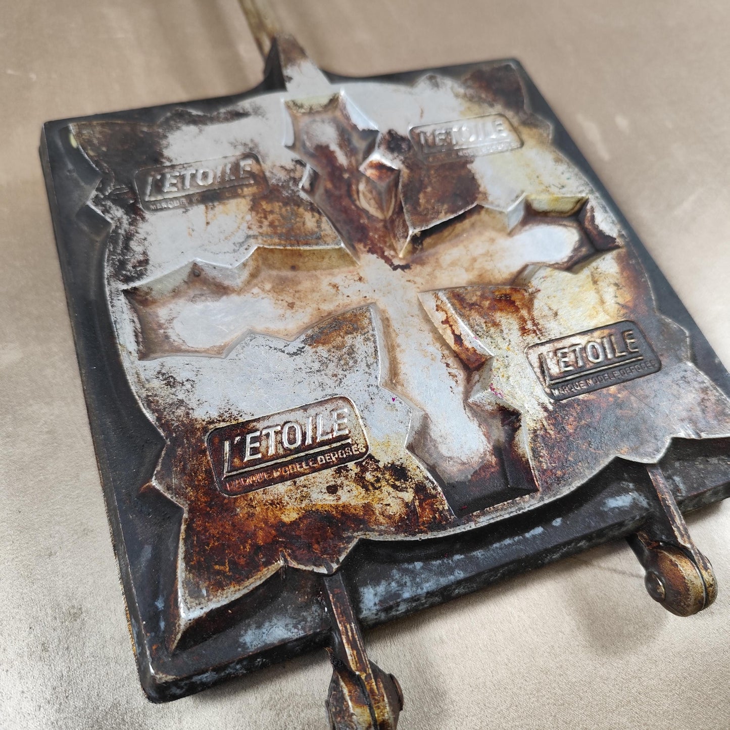 Appareil à croque-monsieur ancien en fonte LÉtoile Modèle professionnel à 4 empreintes