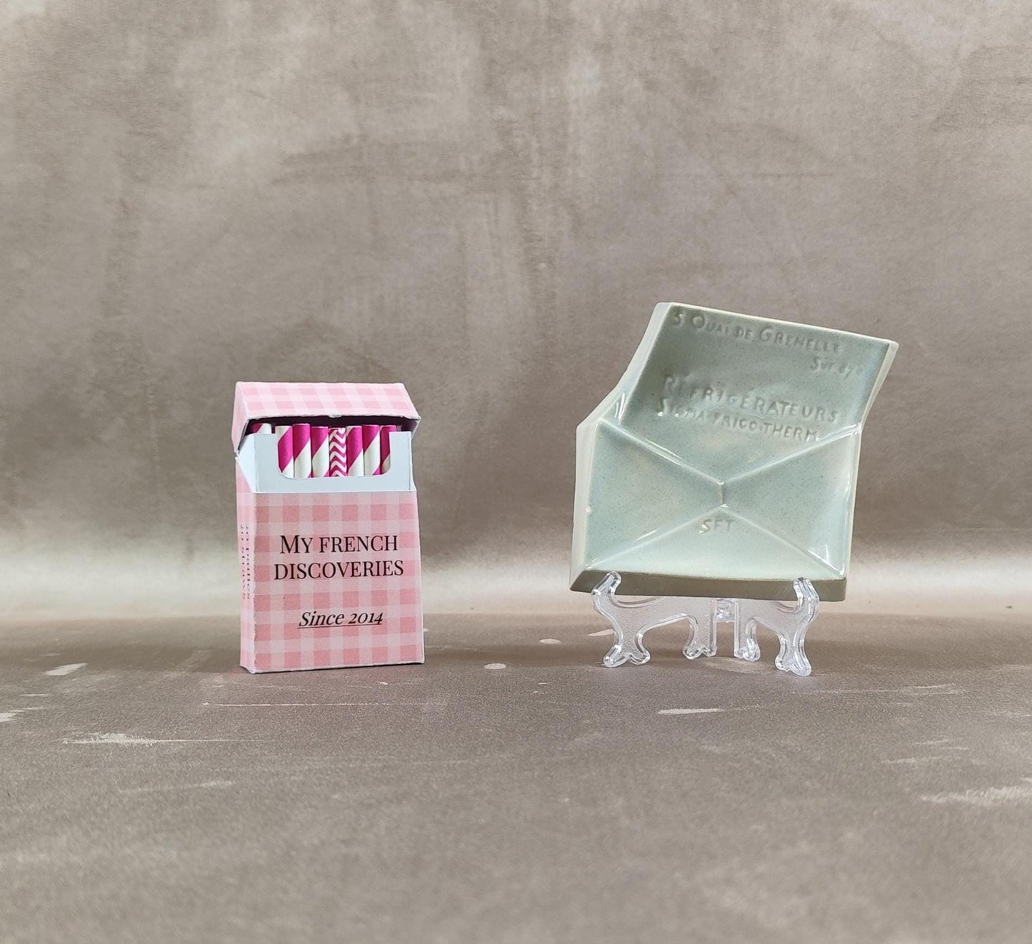 Cendrier publicitaire en porcelaine en forme denveloppe Réfrigérateurs Sigma-Frigo-Therm  Lyon