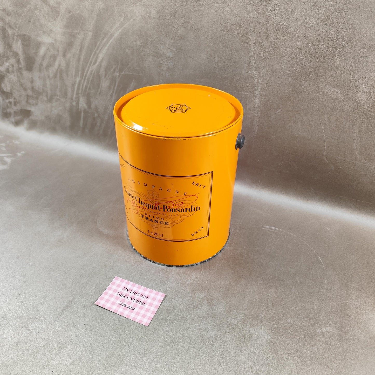 Seau à champagne Veuve Clicquot Ponsardin en métal orange Modèle publicitaire Vintage