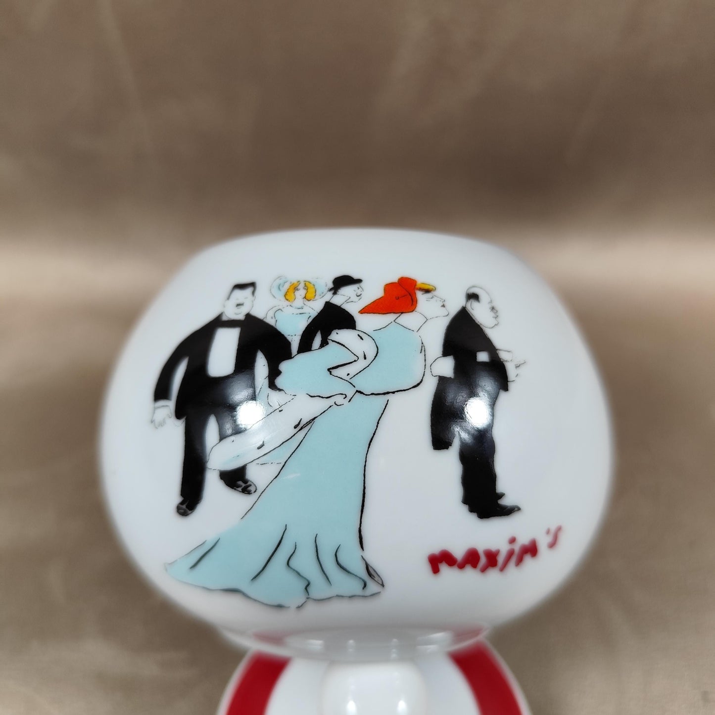 Service à café Maxims Paris en porcelaine Tasses, sous-tasses et sucrier Décor figuratif