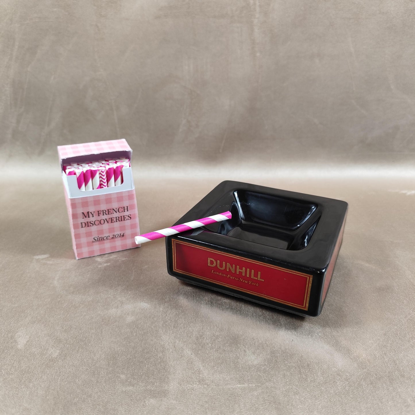 Cendrier carré Dunhill en céramique noire Objet publicitaire vintage