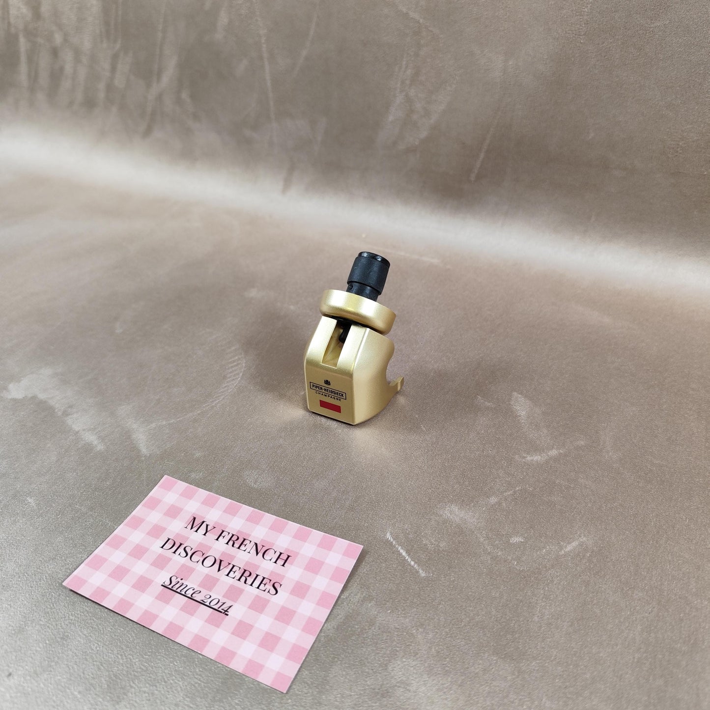 Bouchon stoppeur champagne Piper-Heidsieck en plastique doré Accessoire publicitaire