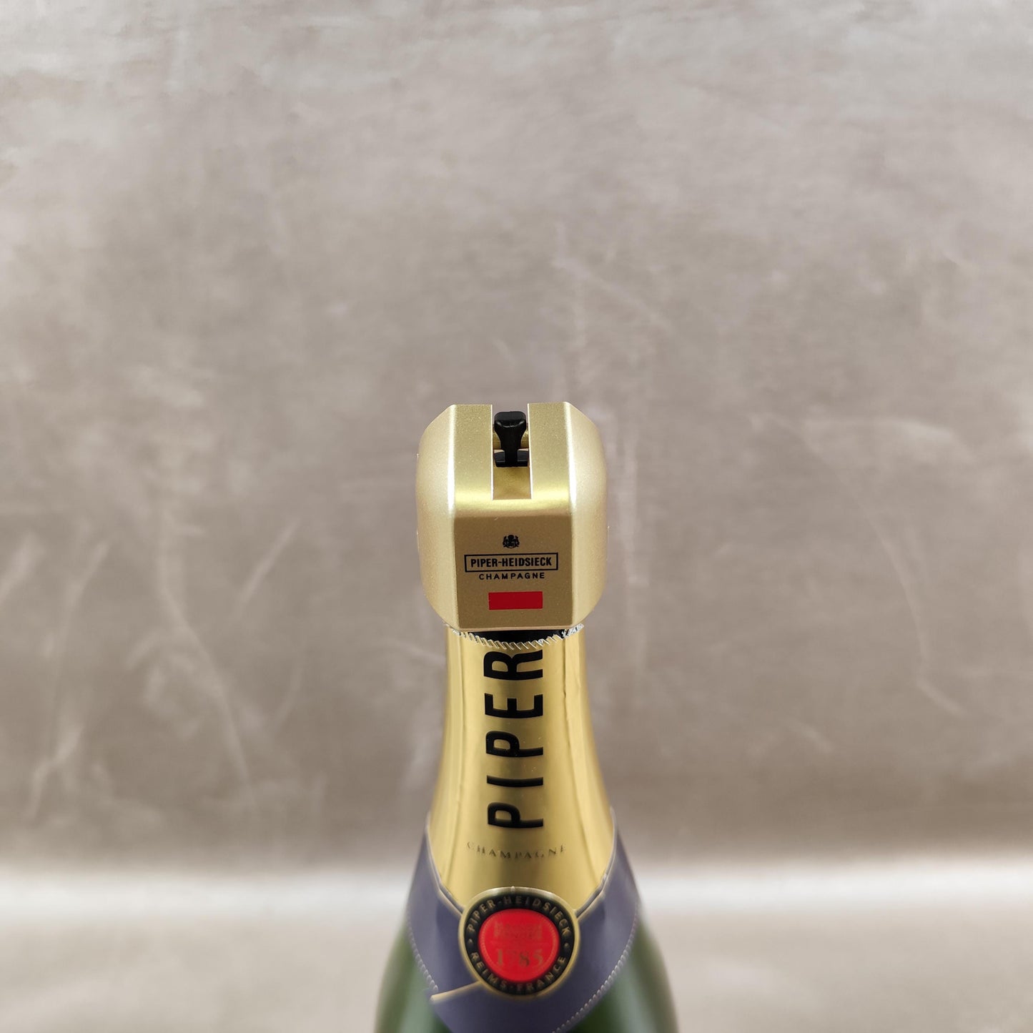 Bouchon stoppeur champagne Piper-Heidsieck en plastique doré Accessoire publicitaire