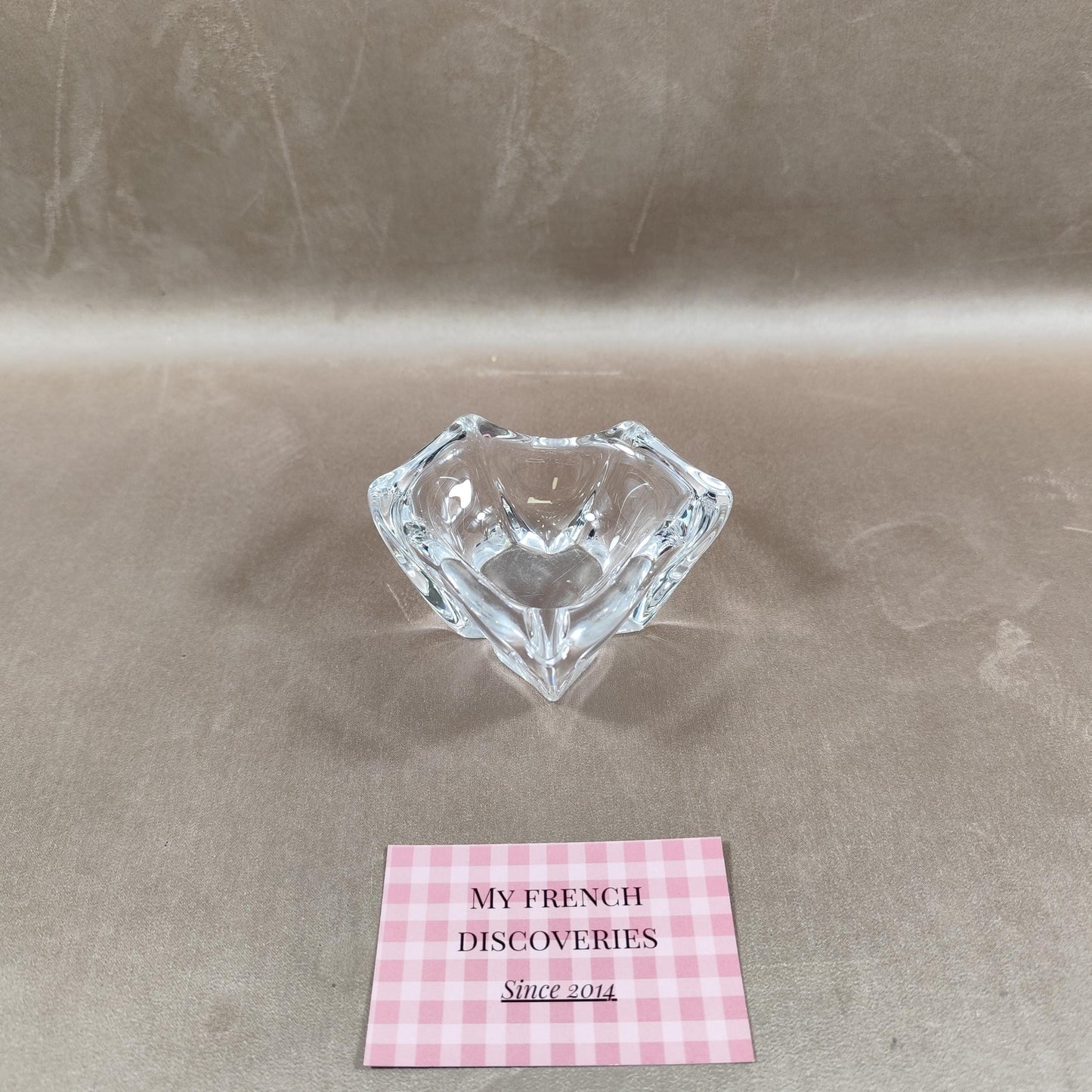 Cendrier en cristal Daum signé Modèle triangulaire Cristal français vintage