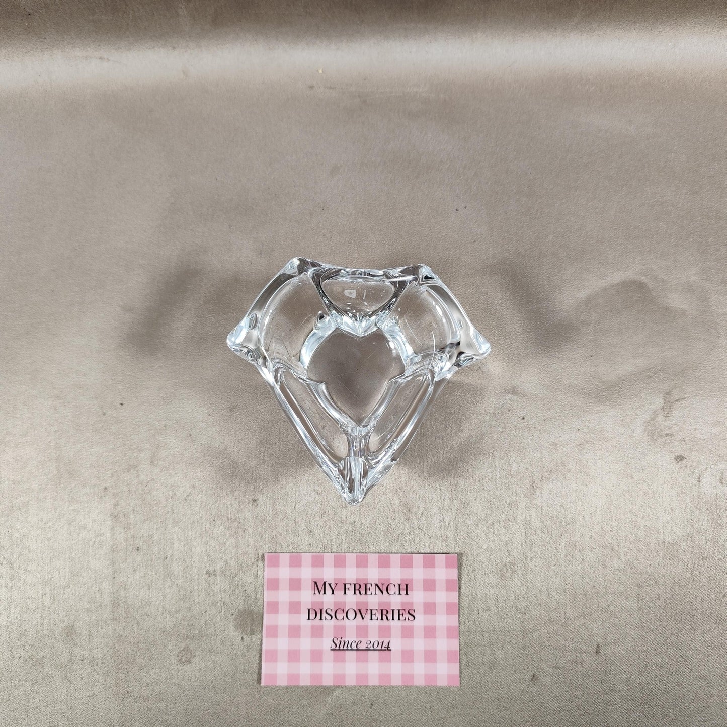 Cendrier en cristal Daum signé Modèle triangulaire Cristal français vintage