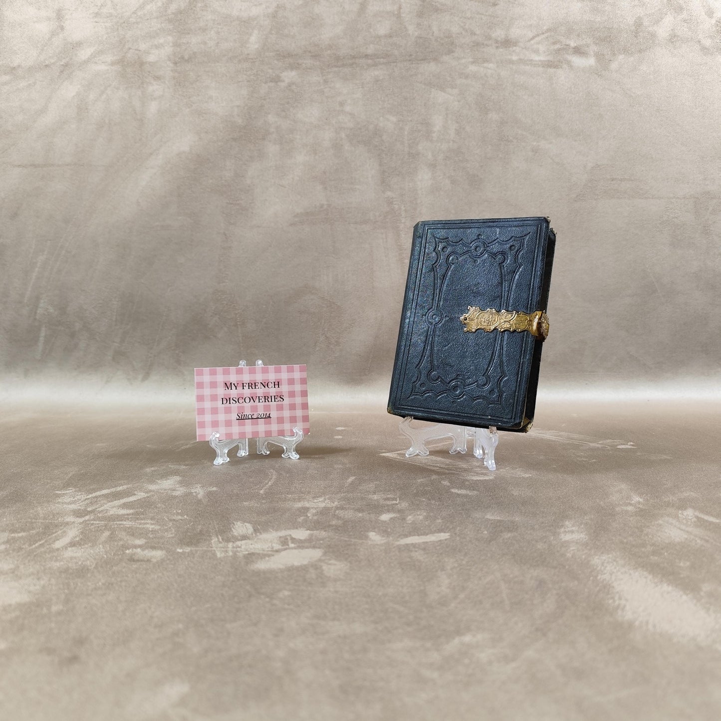 Album photo ancien en cuir avec fermoir en laiton Fin XIXe siècle Photographies anciennes