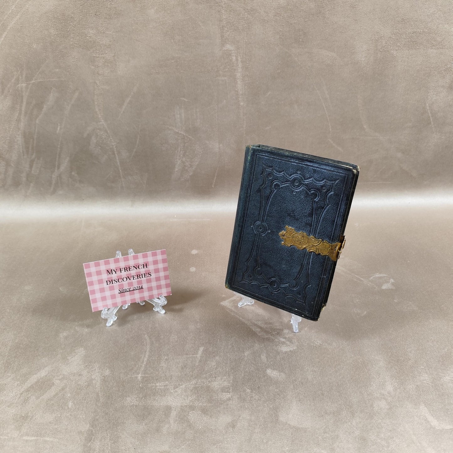 Album photo ancien en cuir avec fermoir en laiton Fin XIXe siècle Photographies anciennes